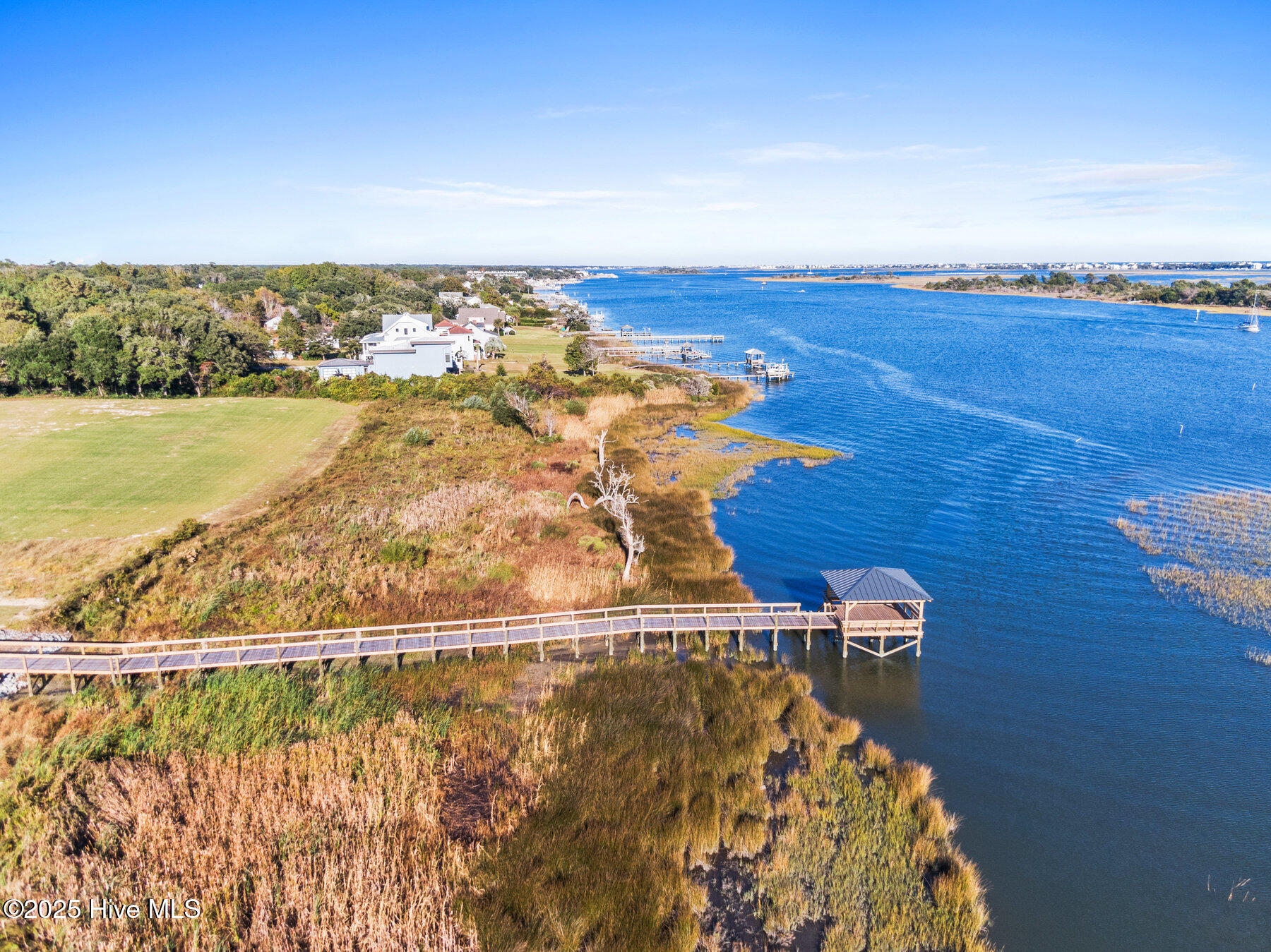 100540201 | Photo 26