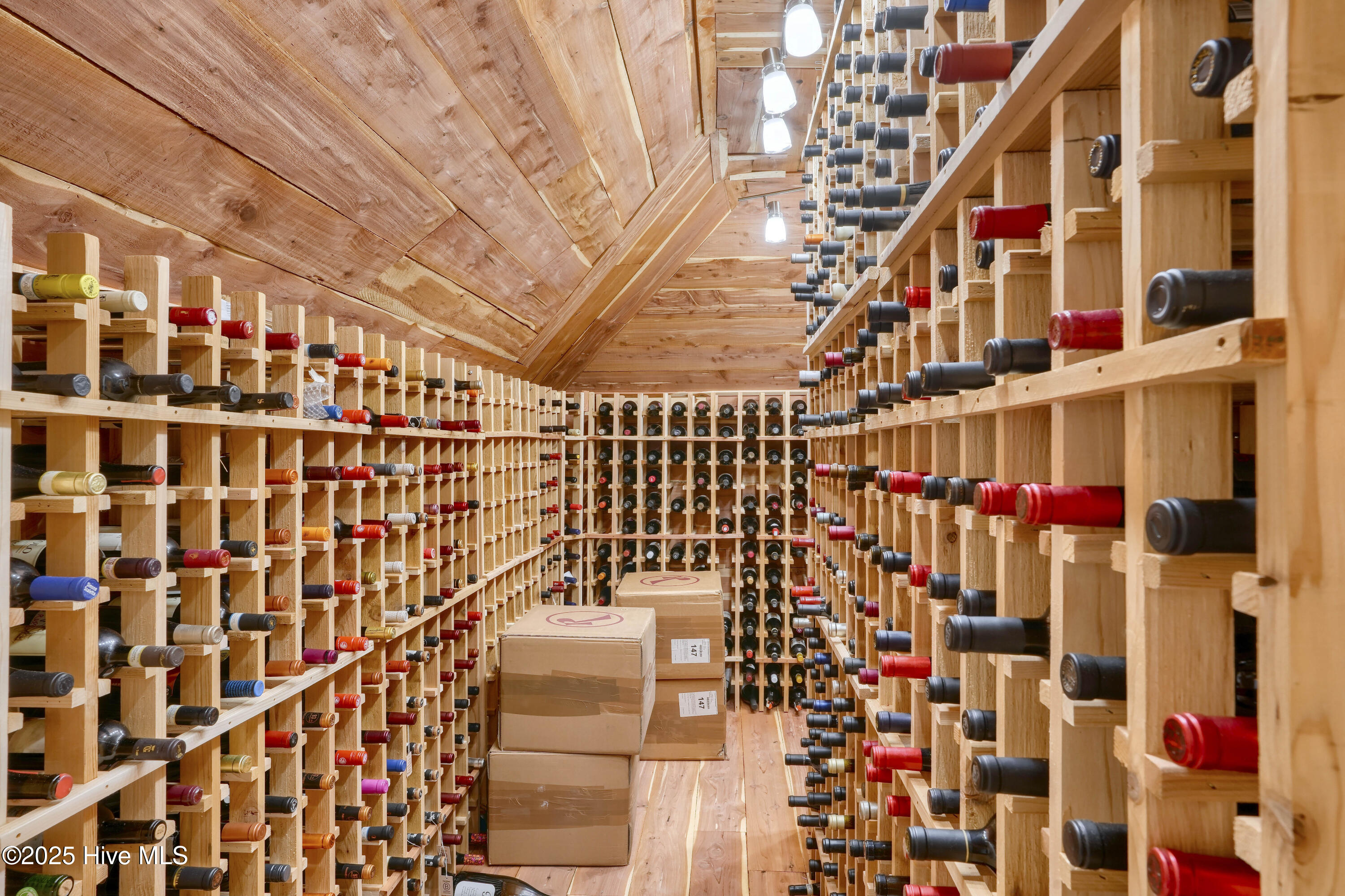 100512986 | Photo 36