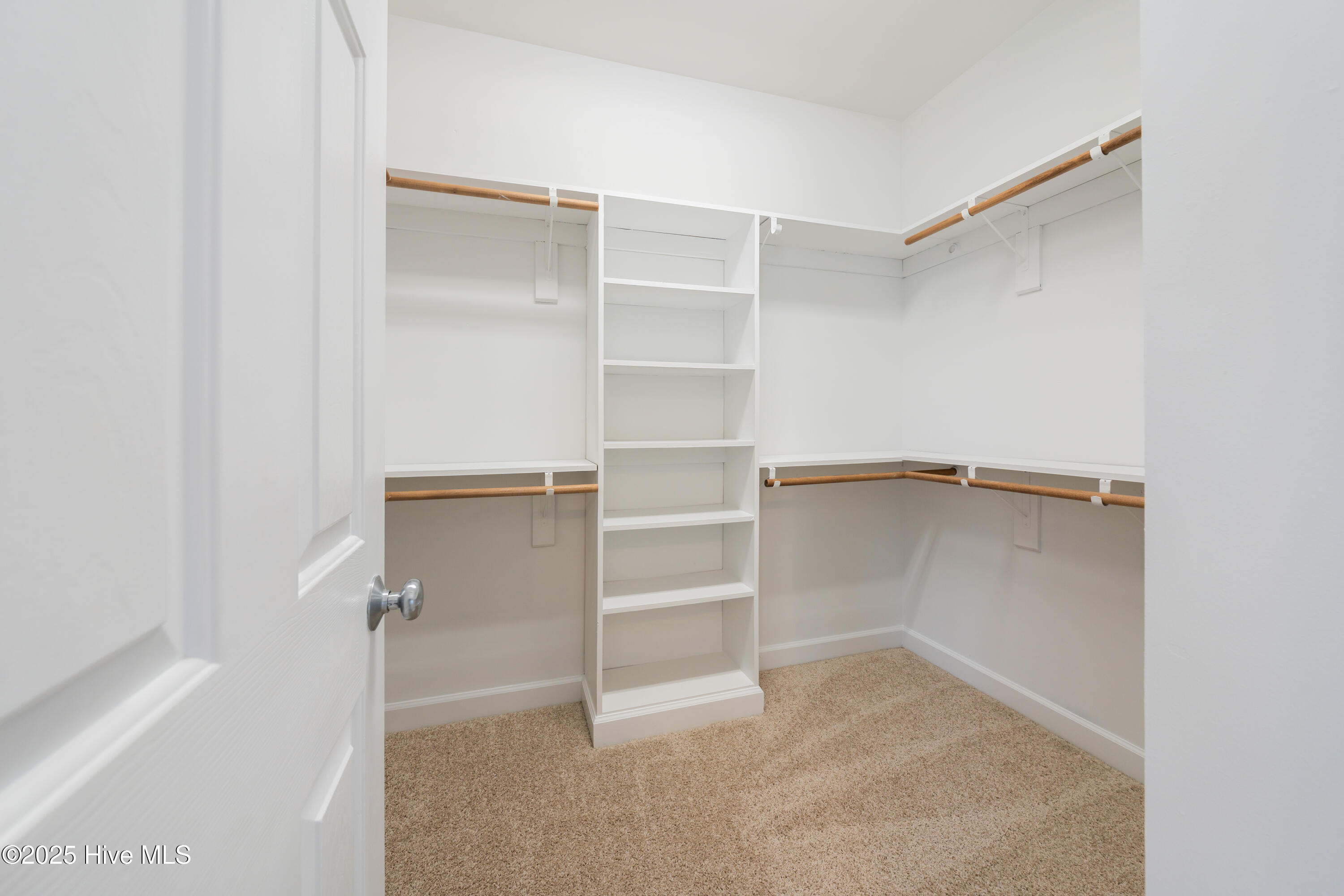 100497692 | Photo 28