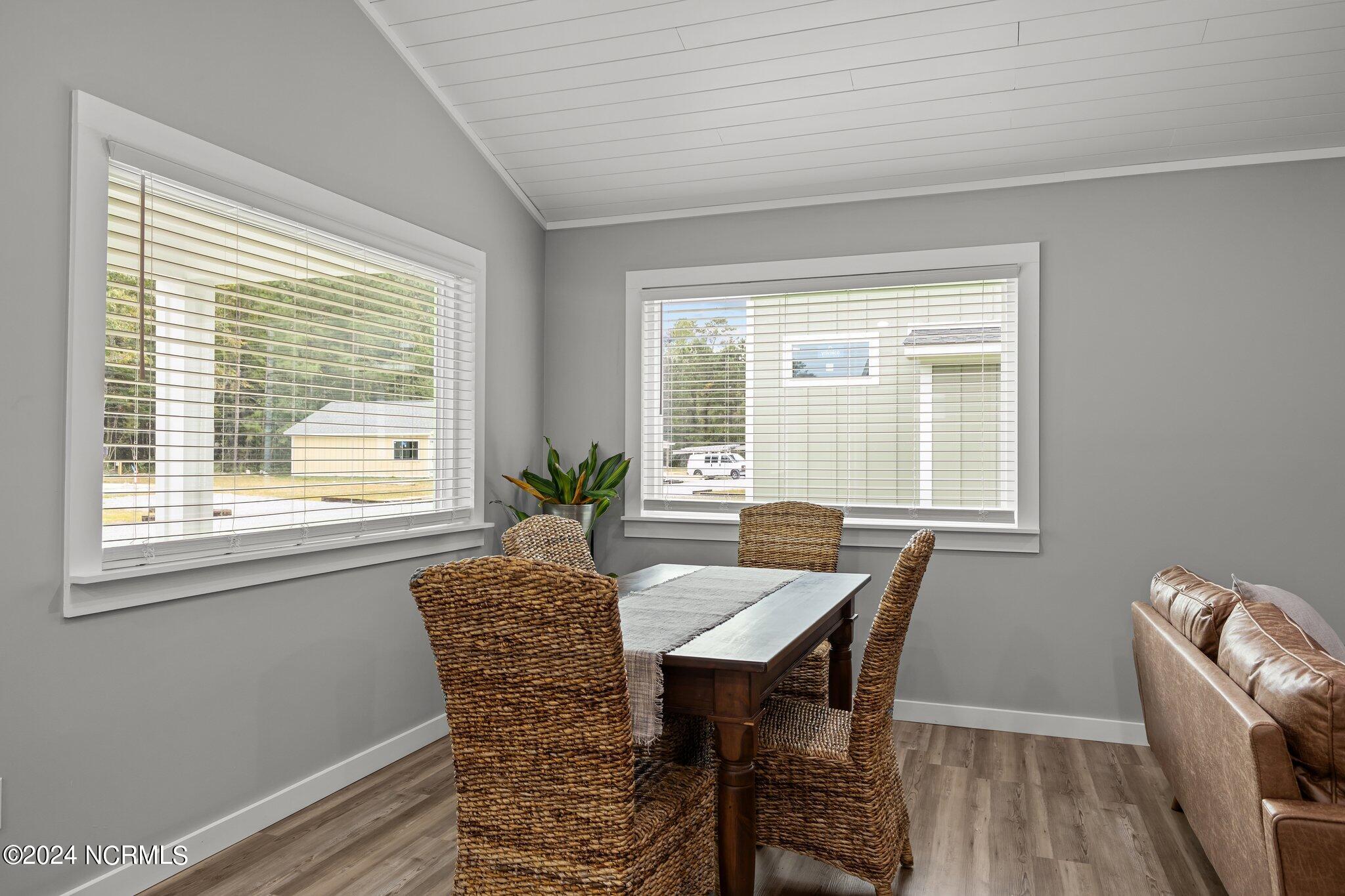 100530583 | Photo 11