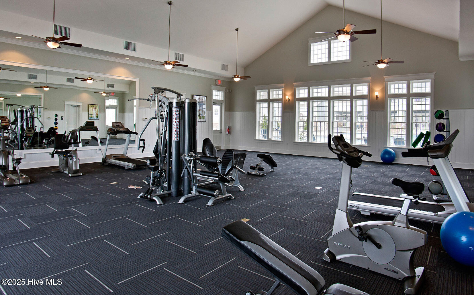 100437407 | Photo 22