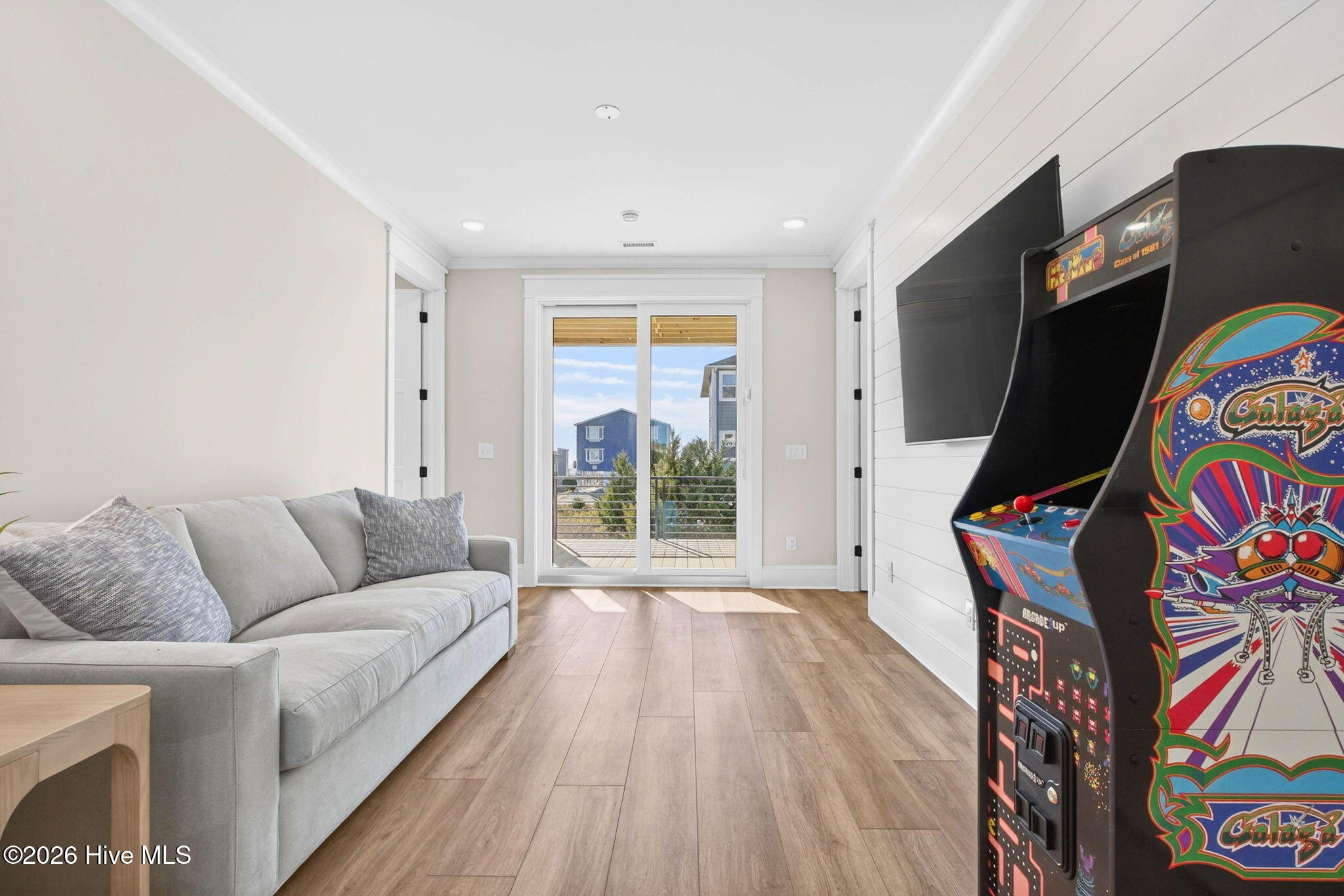 100570262 | Photo 52