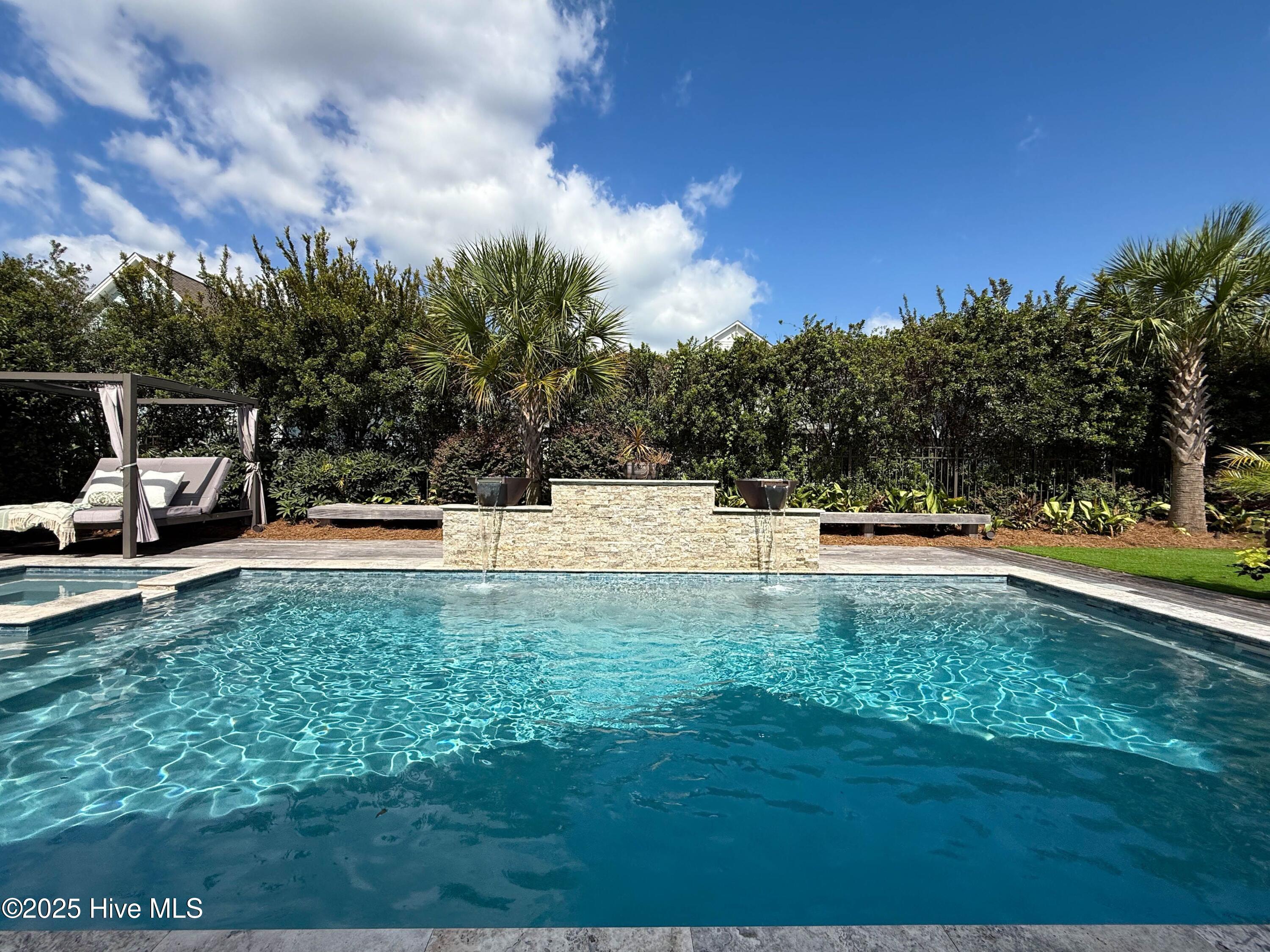 100534073 | Photo 30