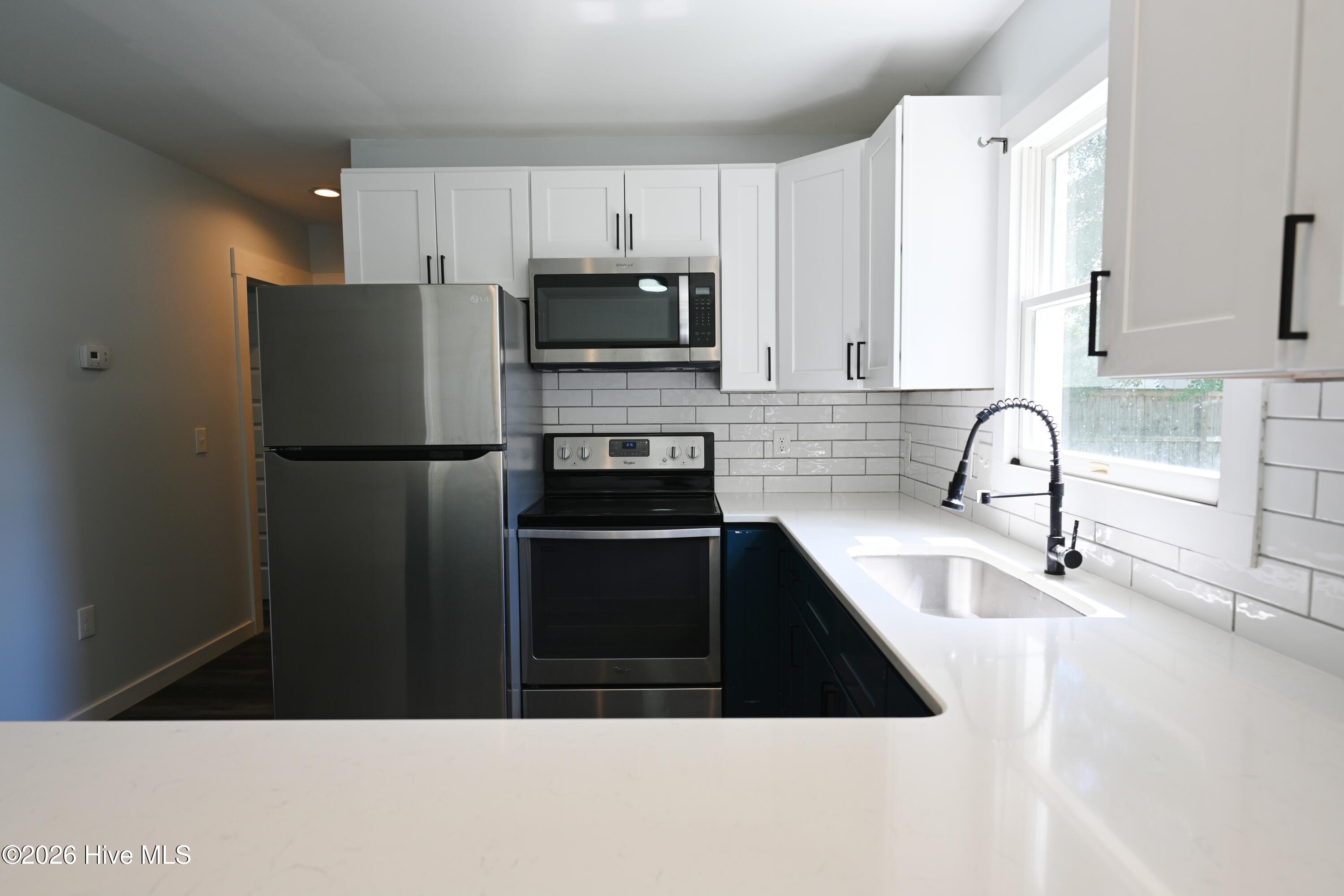 100570662 | Photo 38