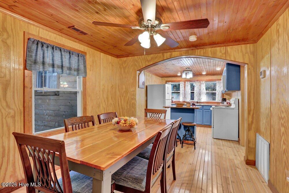 100560475 | Photo 13