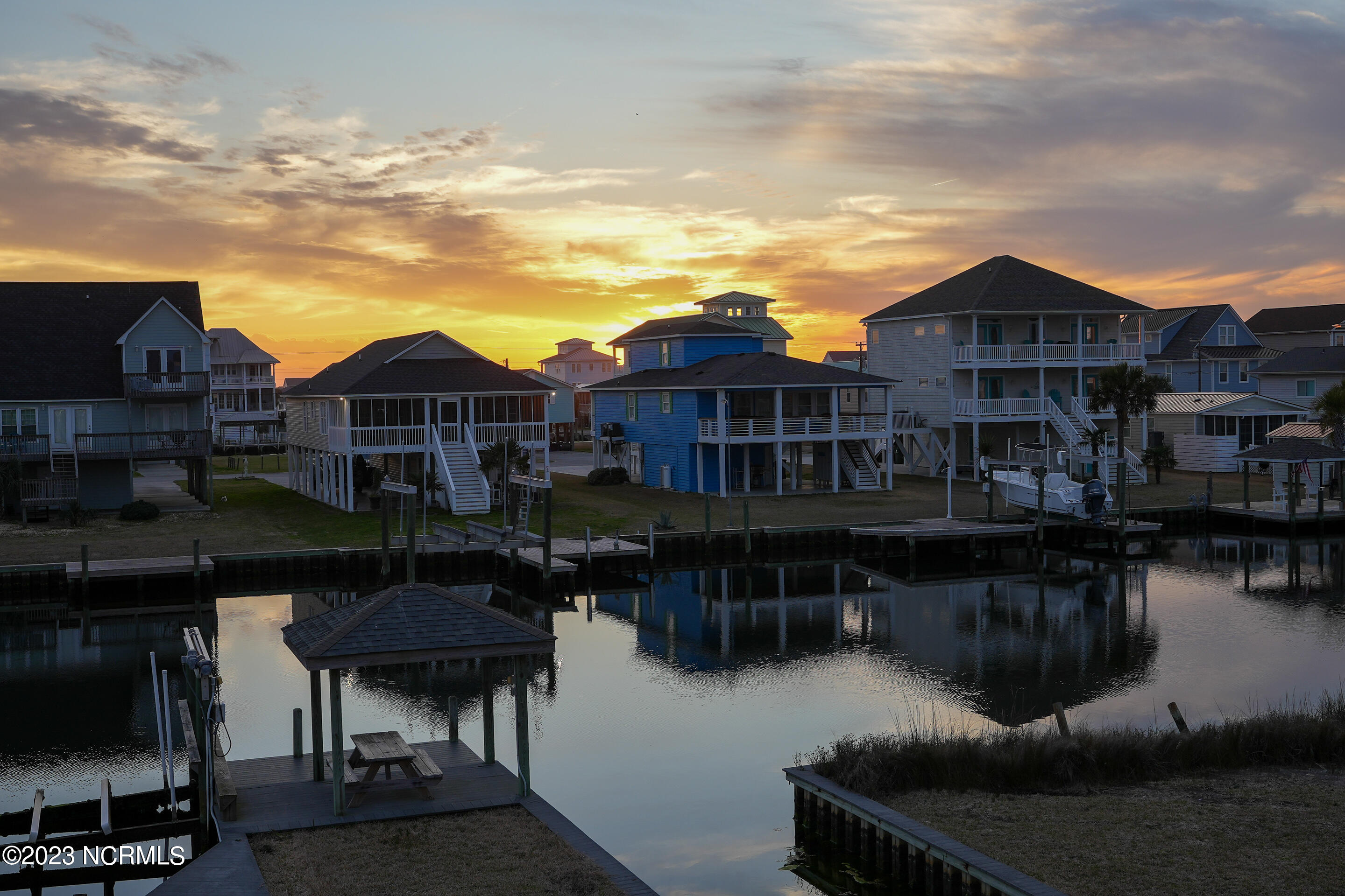 100525018 | Photo 46