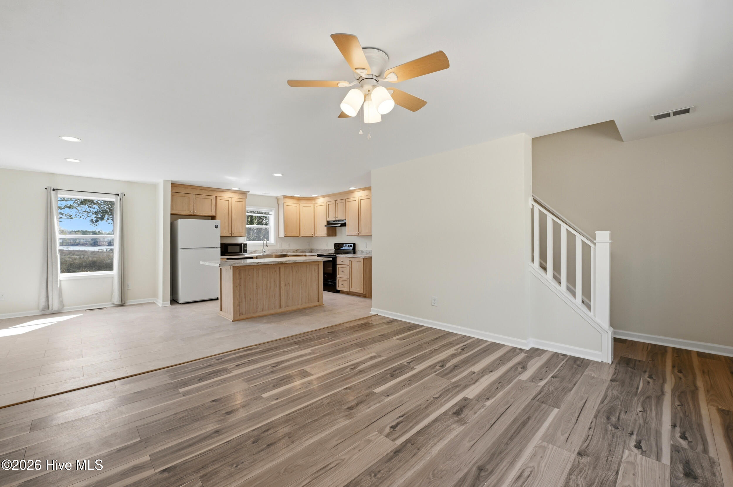 100561337 | Photo 11