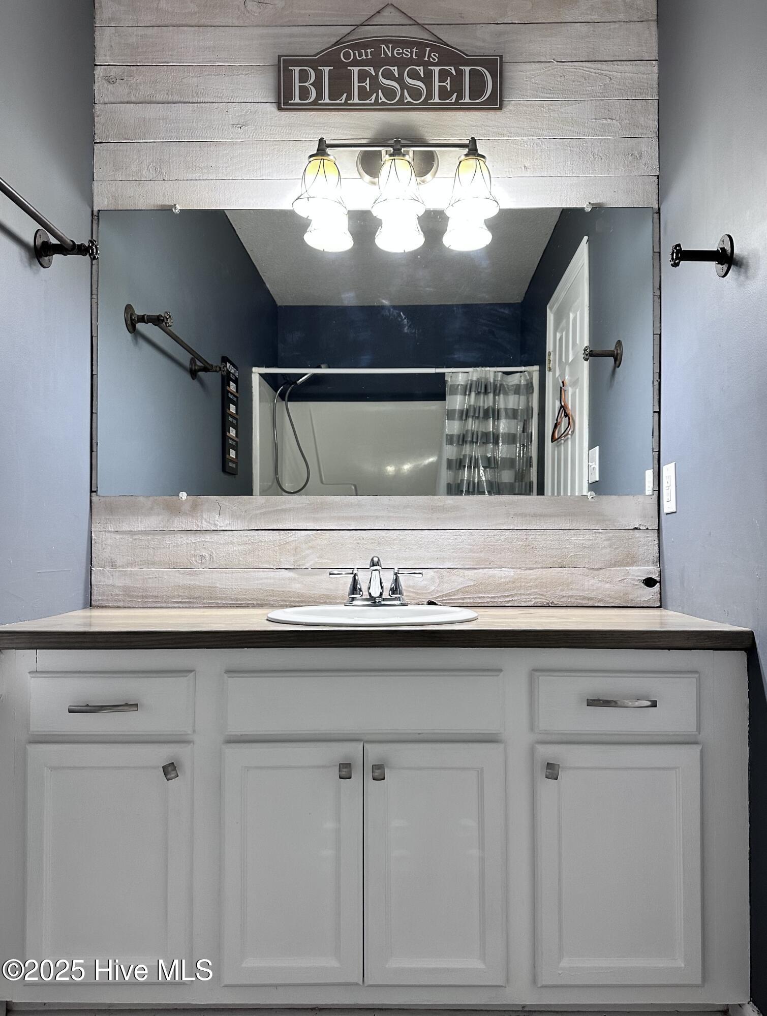 100546985 | Photo 25