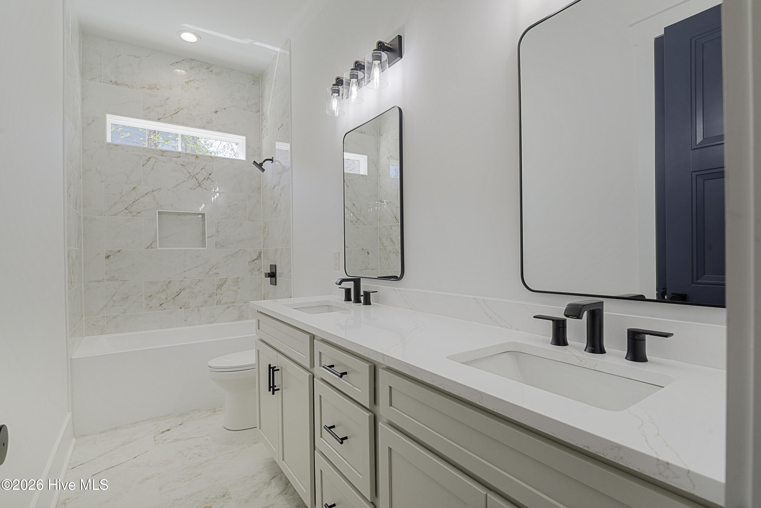 100563417 | Photo 10