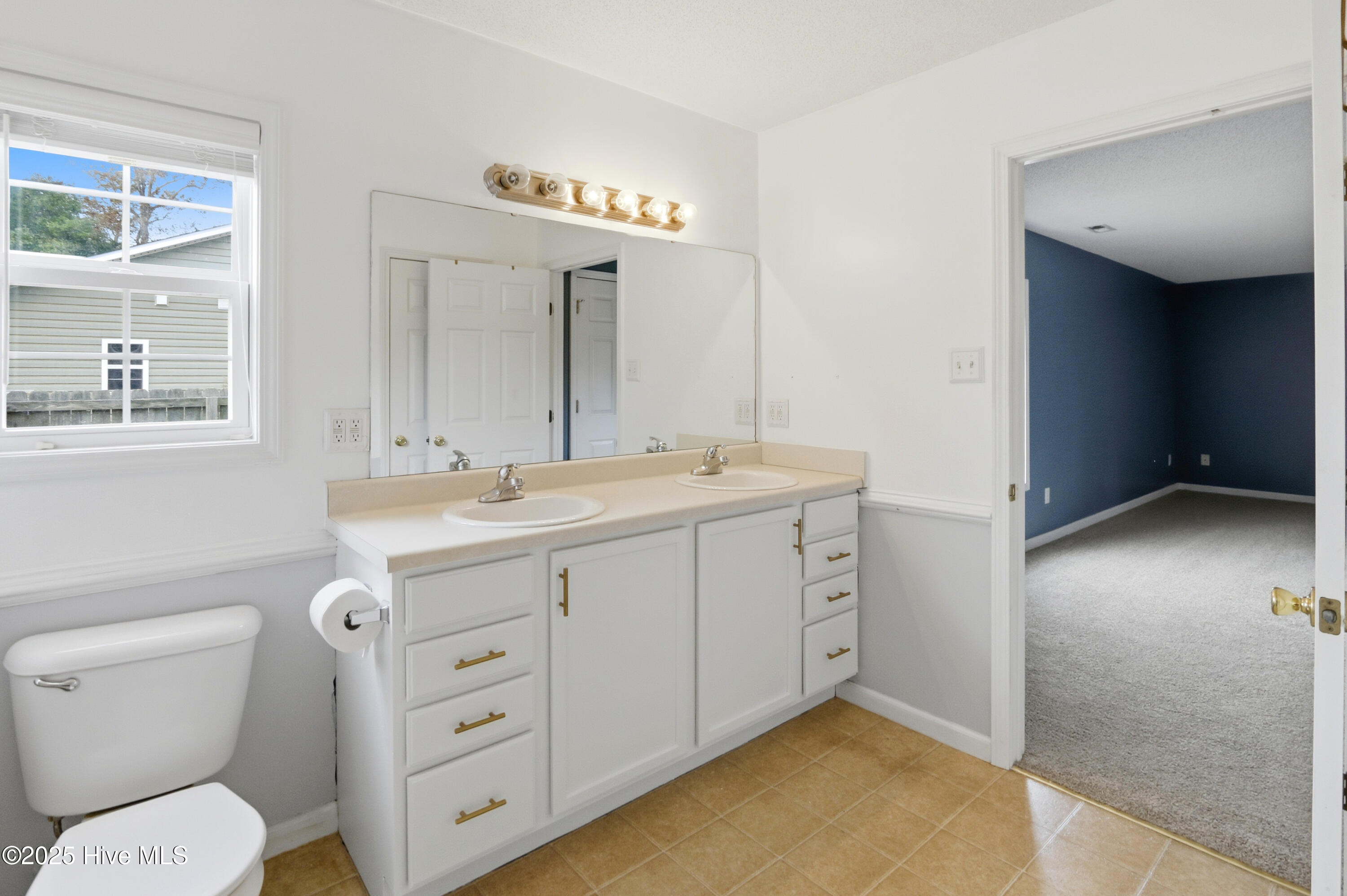 100531186 | Photo 24