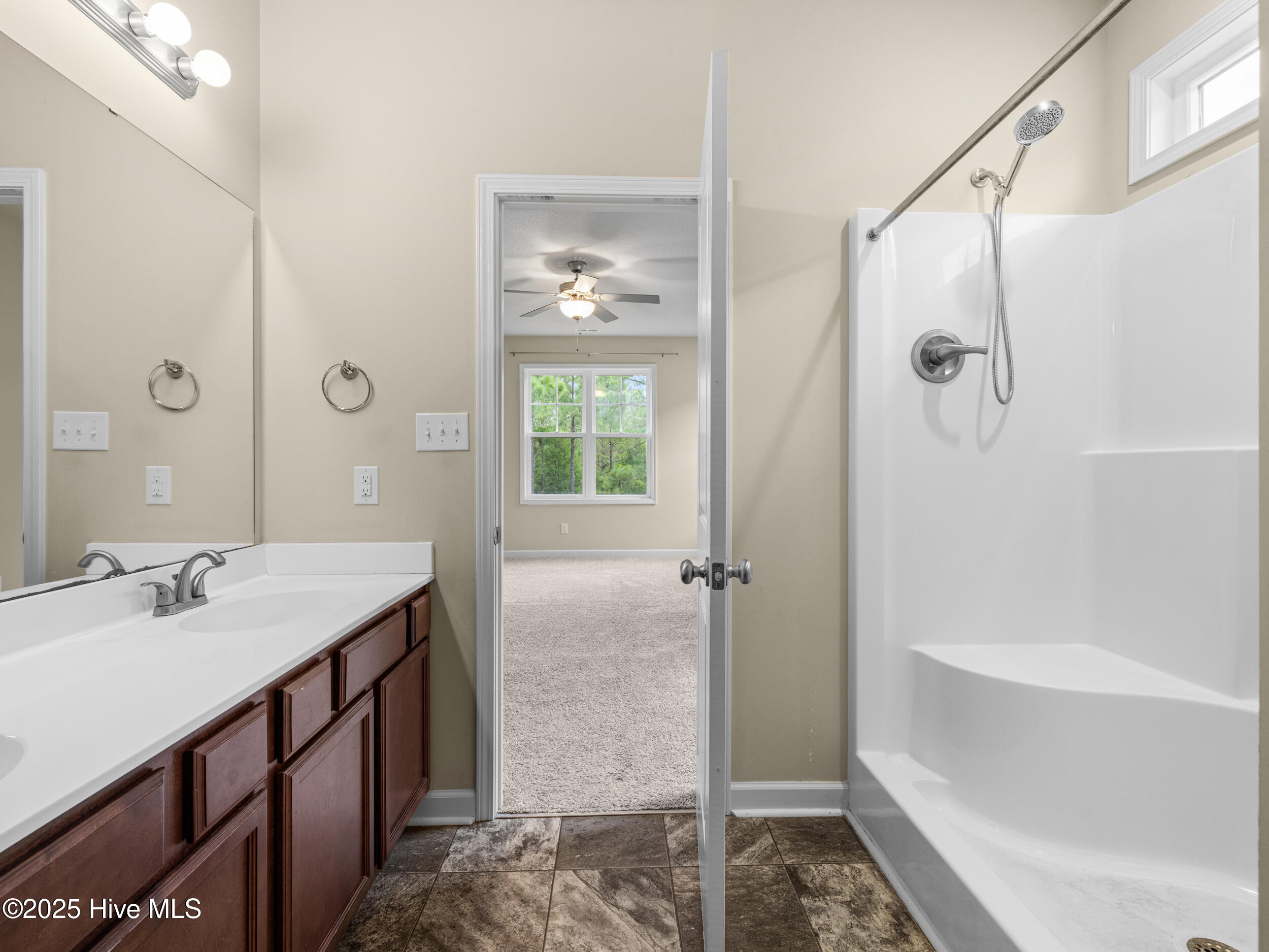 100524411 | Photo 29