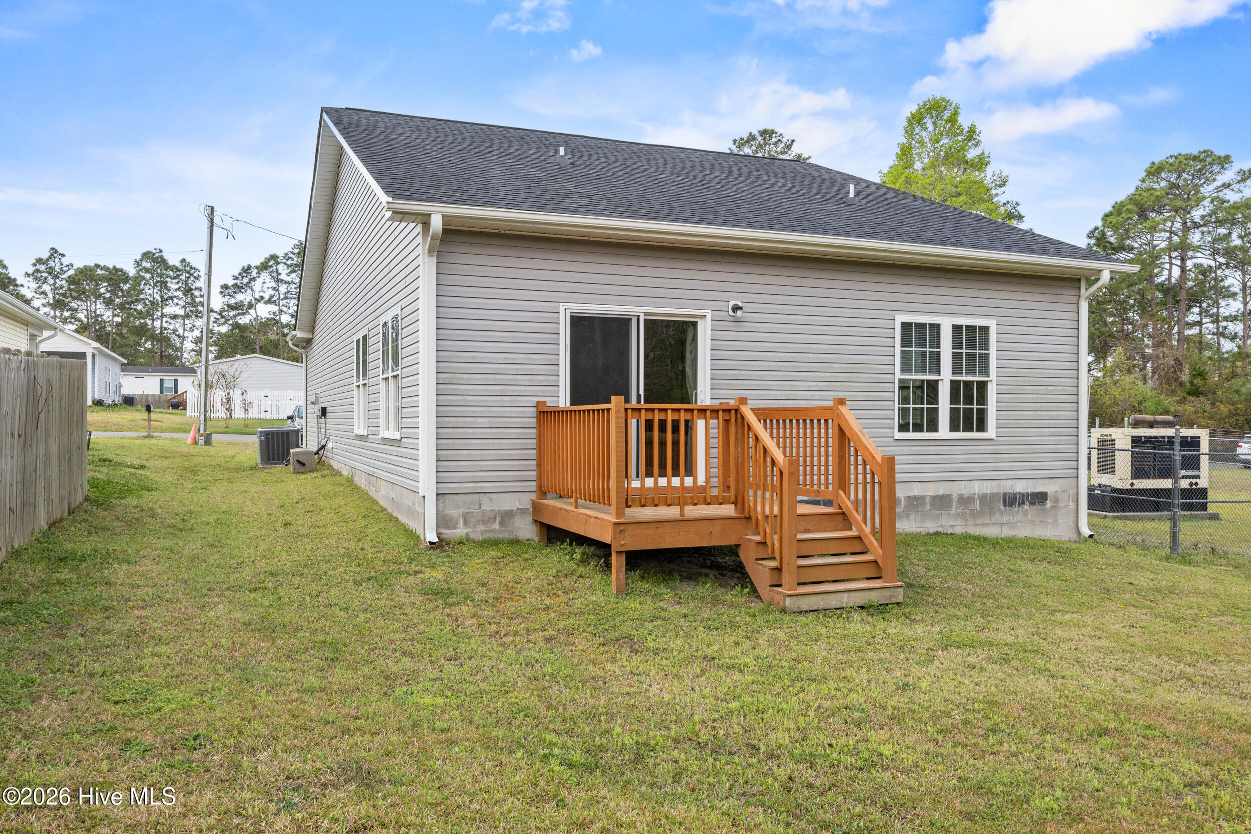 100564785 | Photo 28