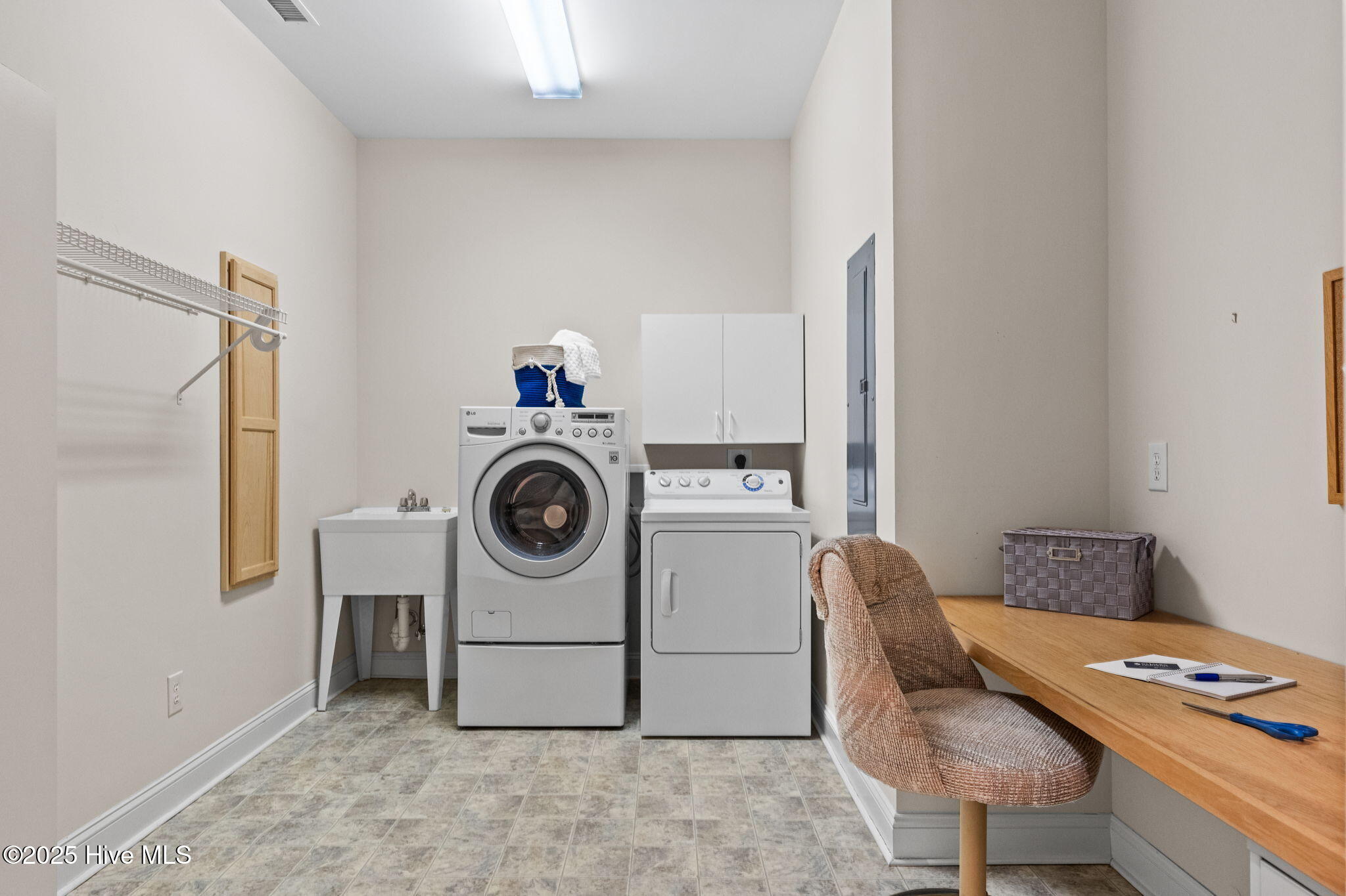 100523861 | Photo 34