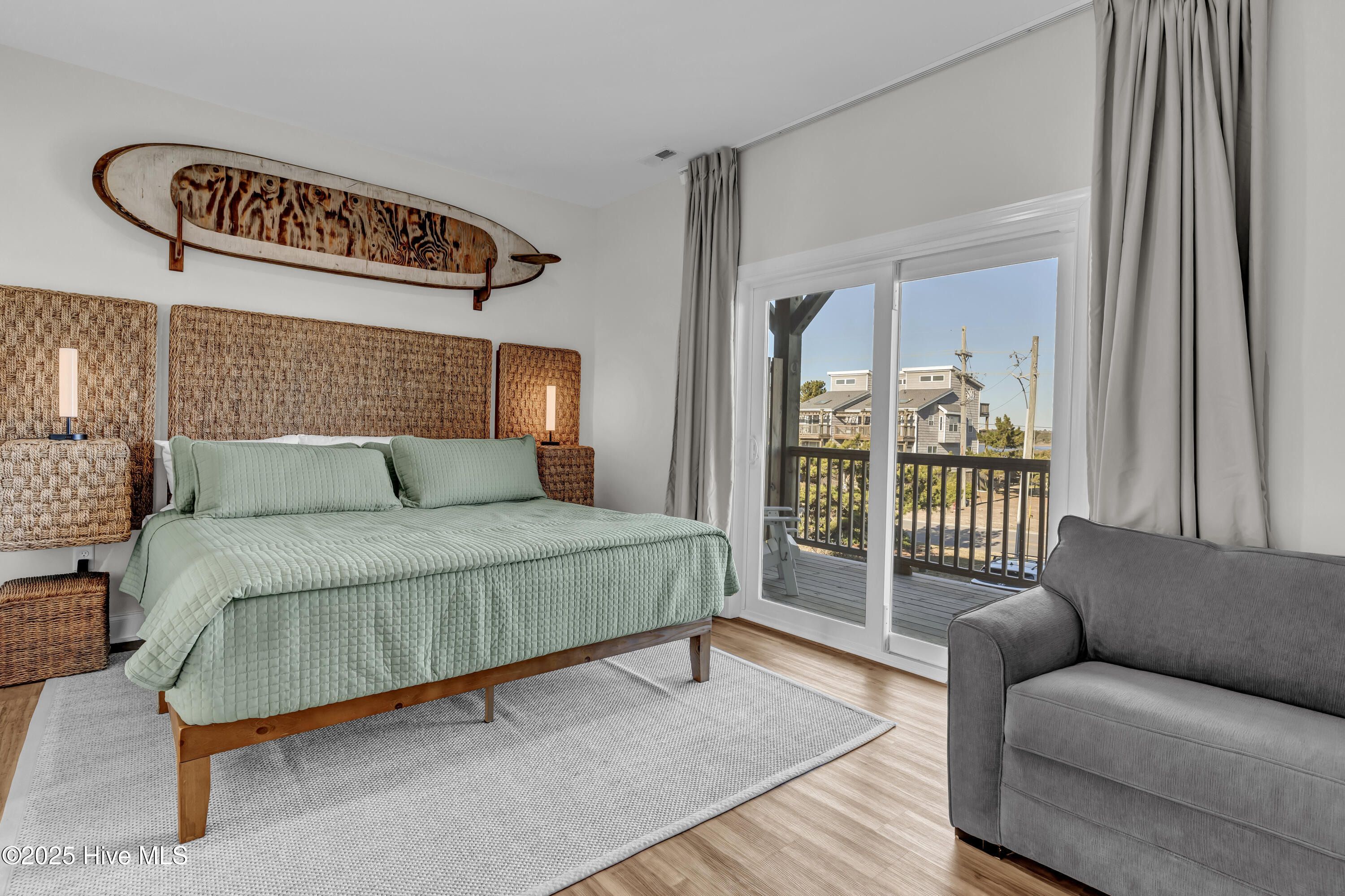 100485325 | Photo 12