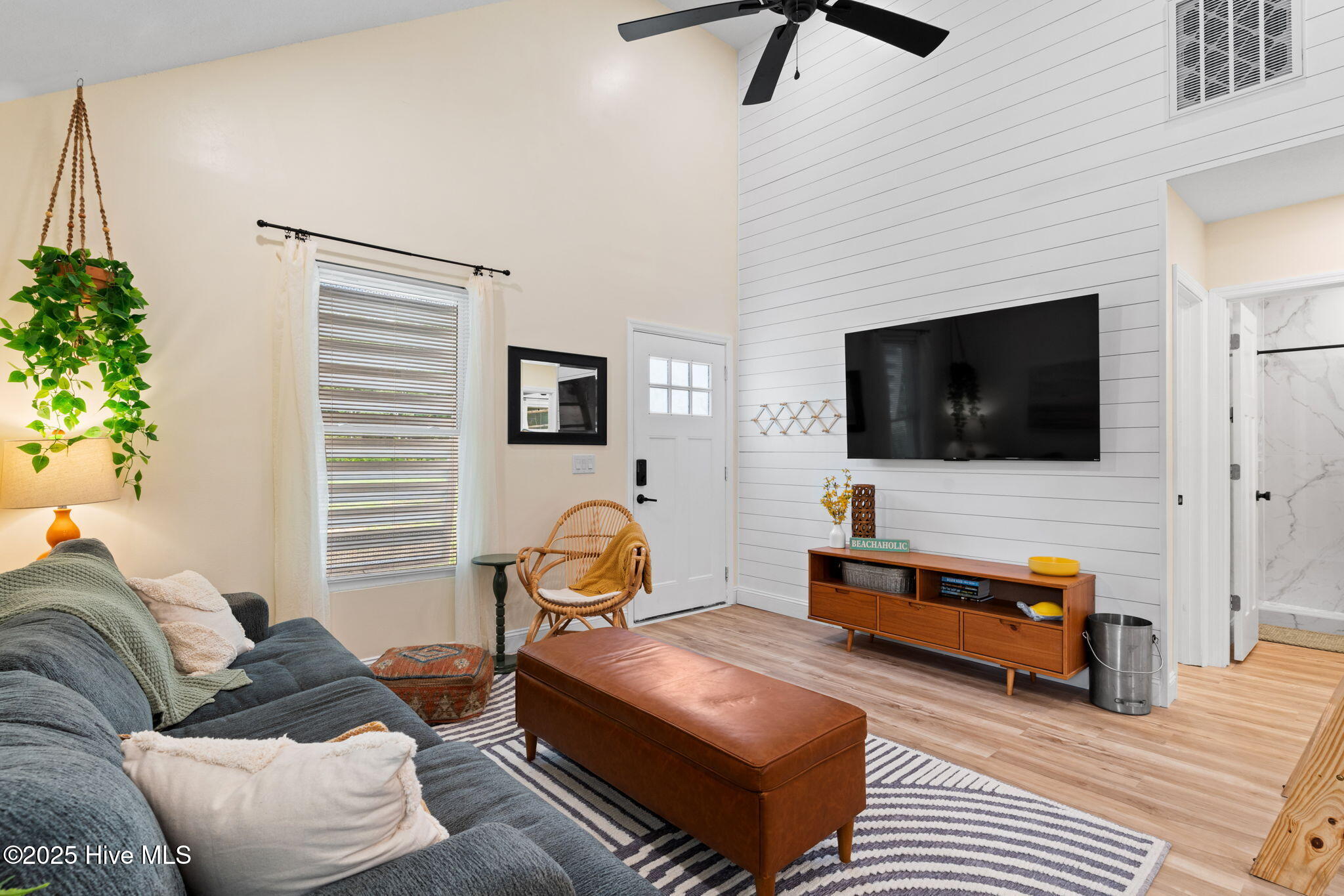 100537290 | Photo 16