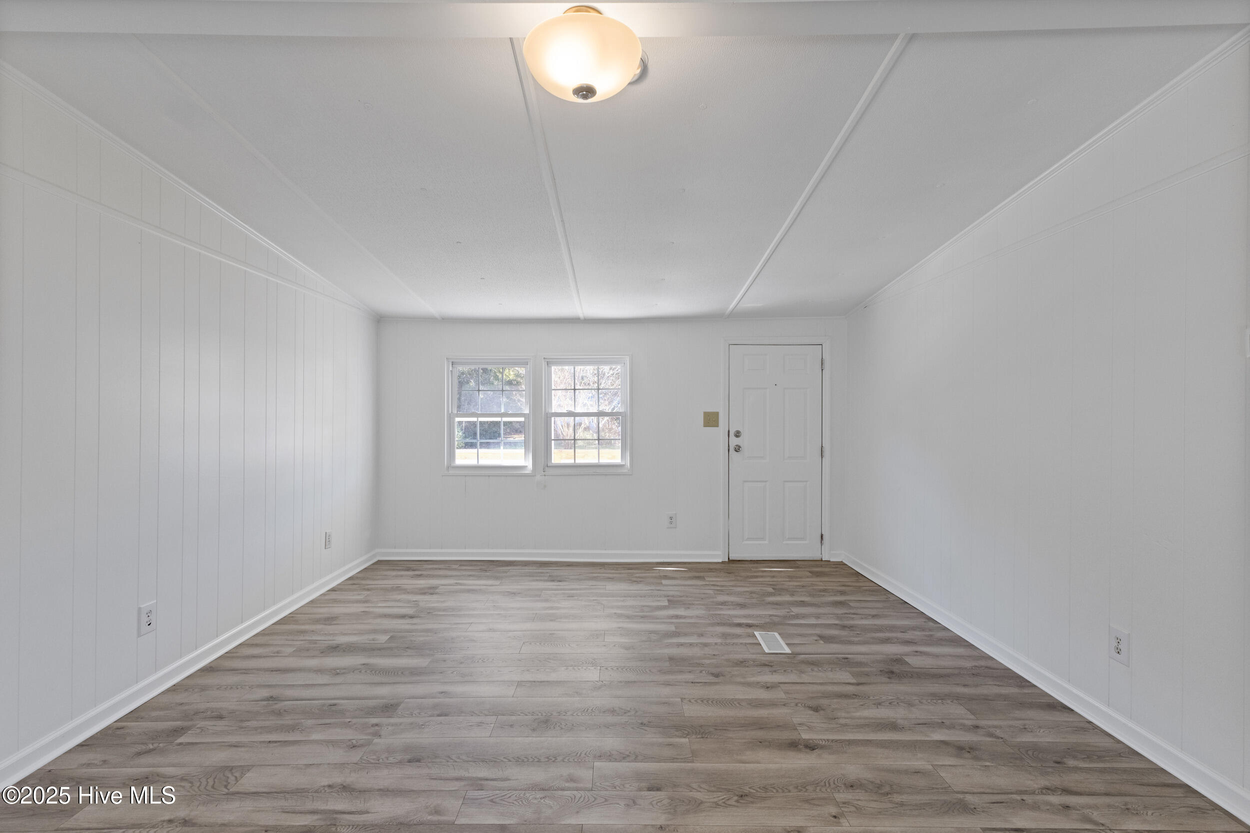 100545397 | Photo 36