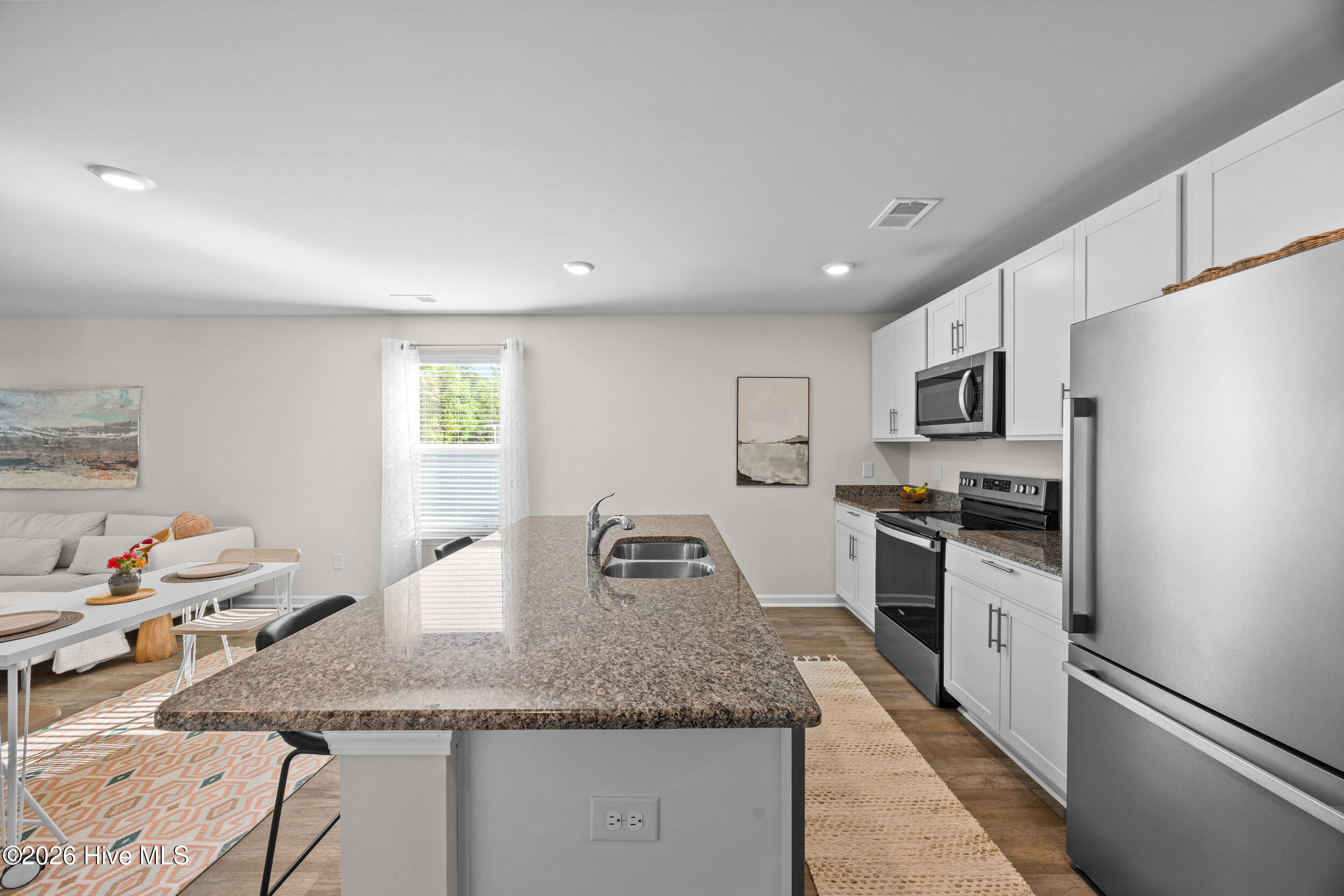 100567643 | Photo 20