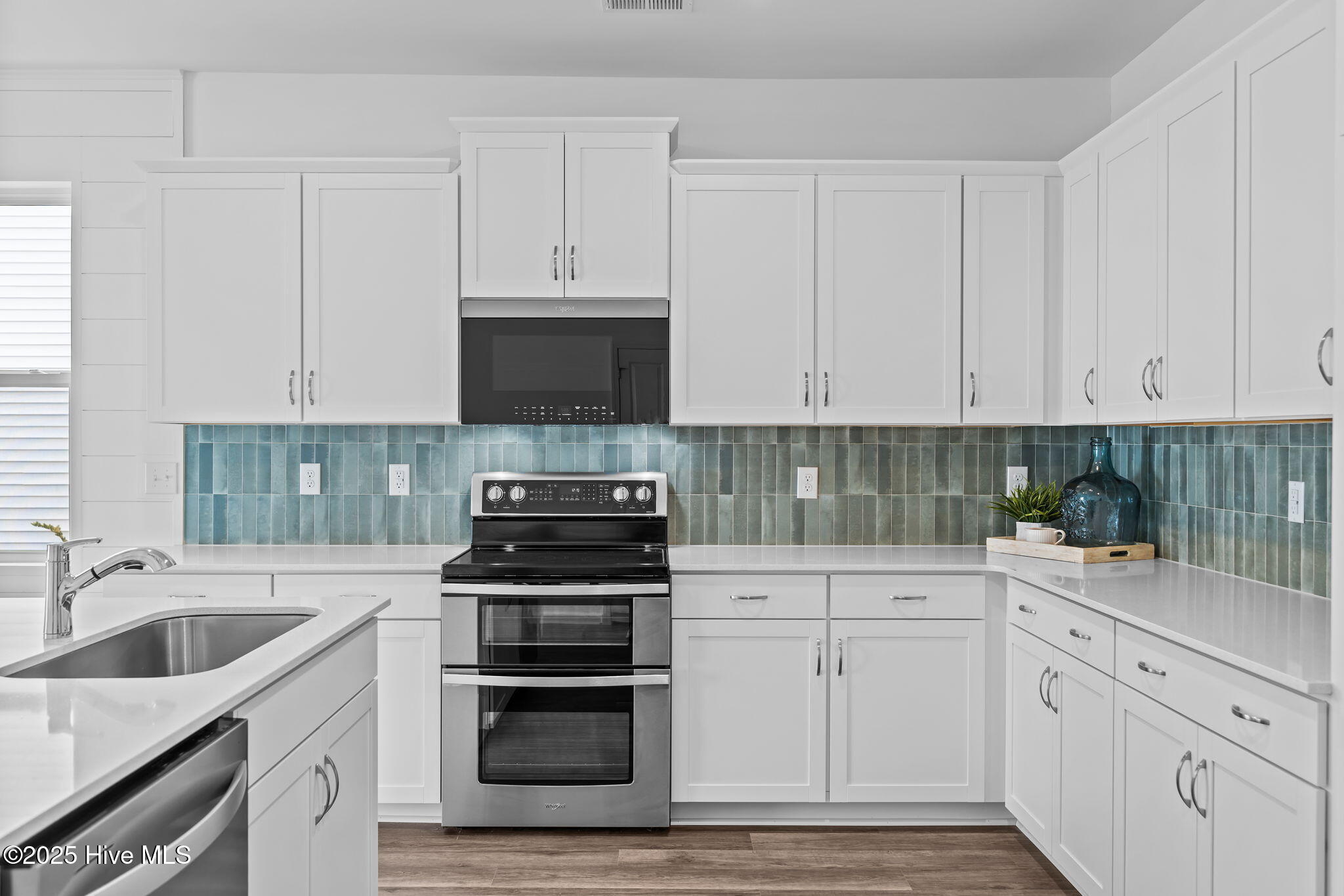 100515198 | Photo 33