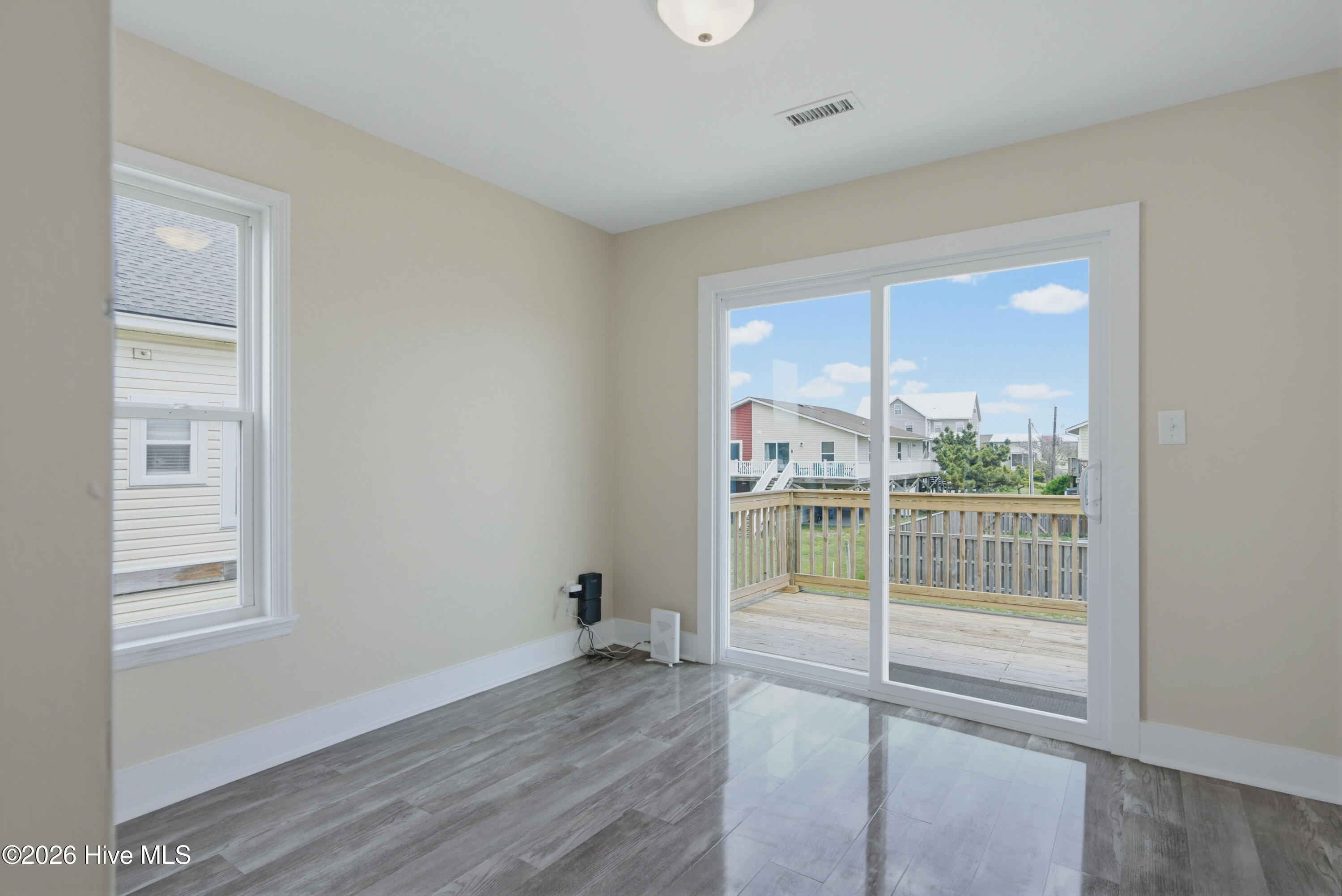 100489747 | Photo 13