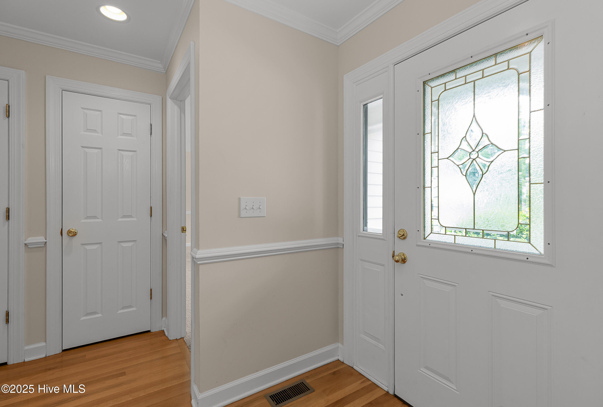 Appleton3805-3foyShaneL33A3278-CR2