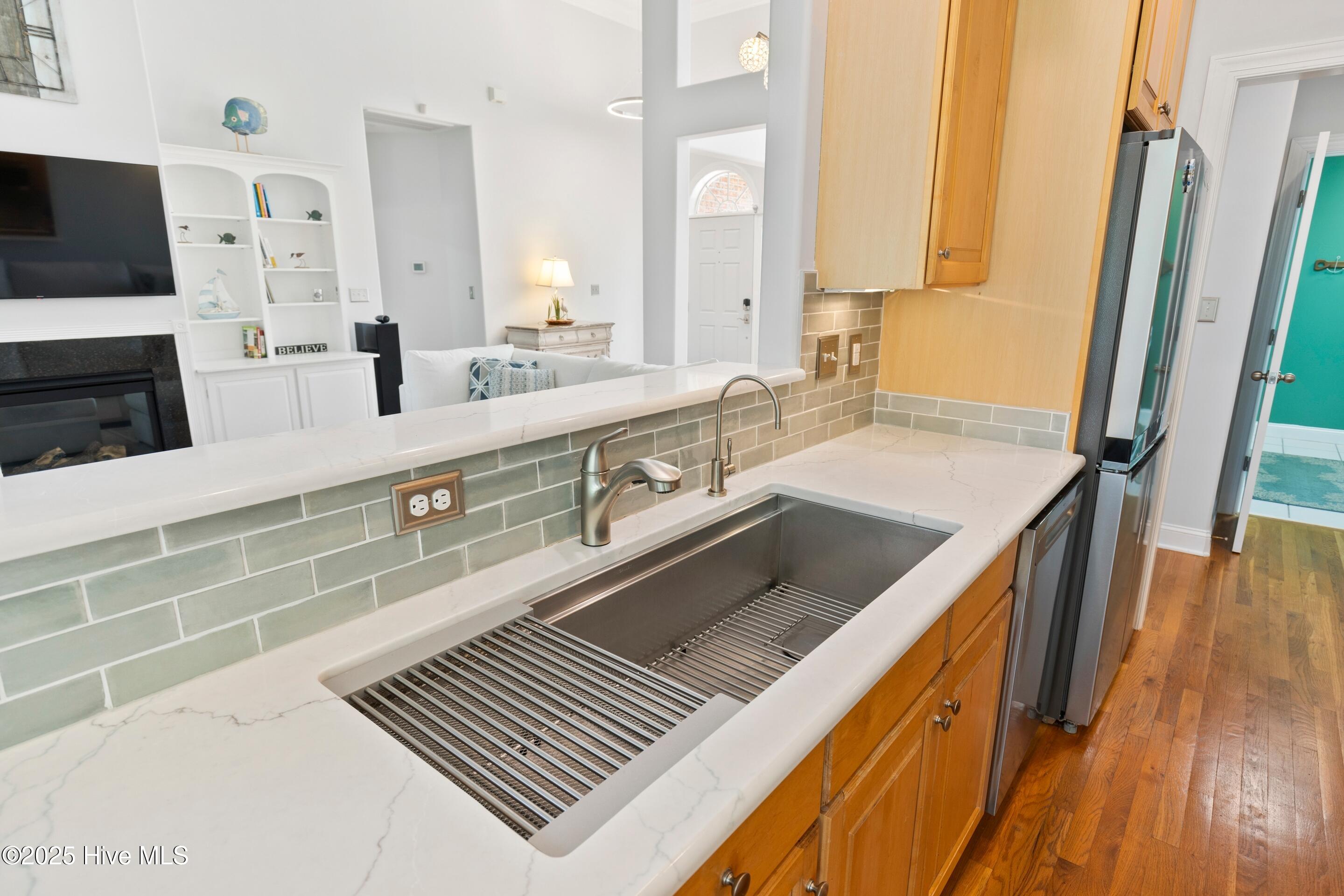 100536475 | Photo 27