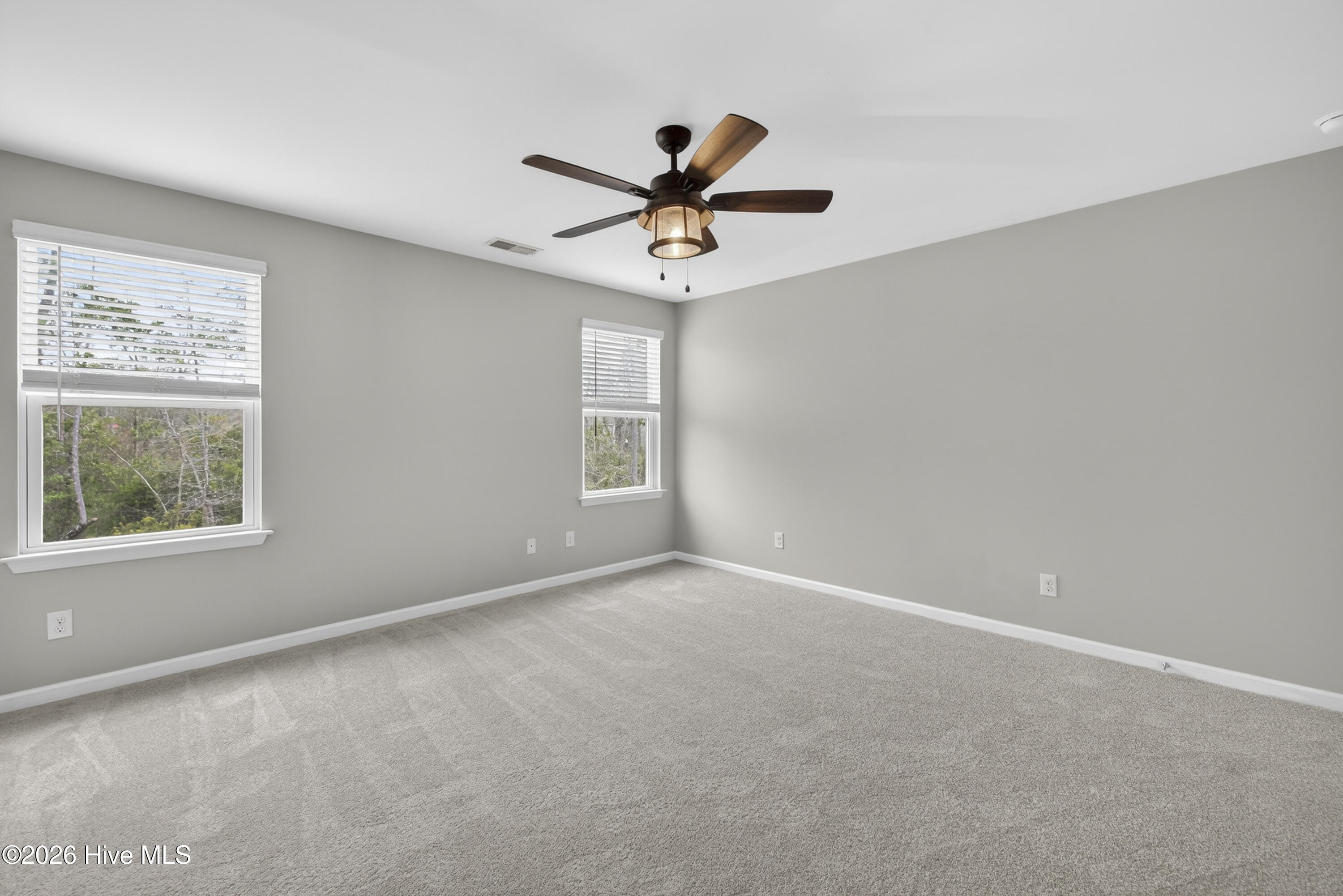 100558263 | Photo 23