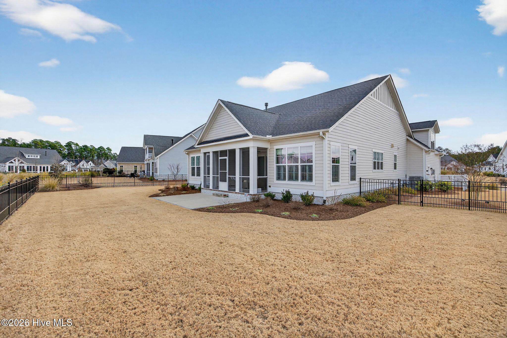 100556819 | Photo 35