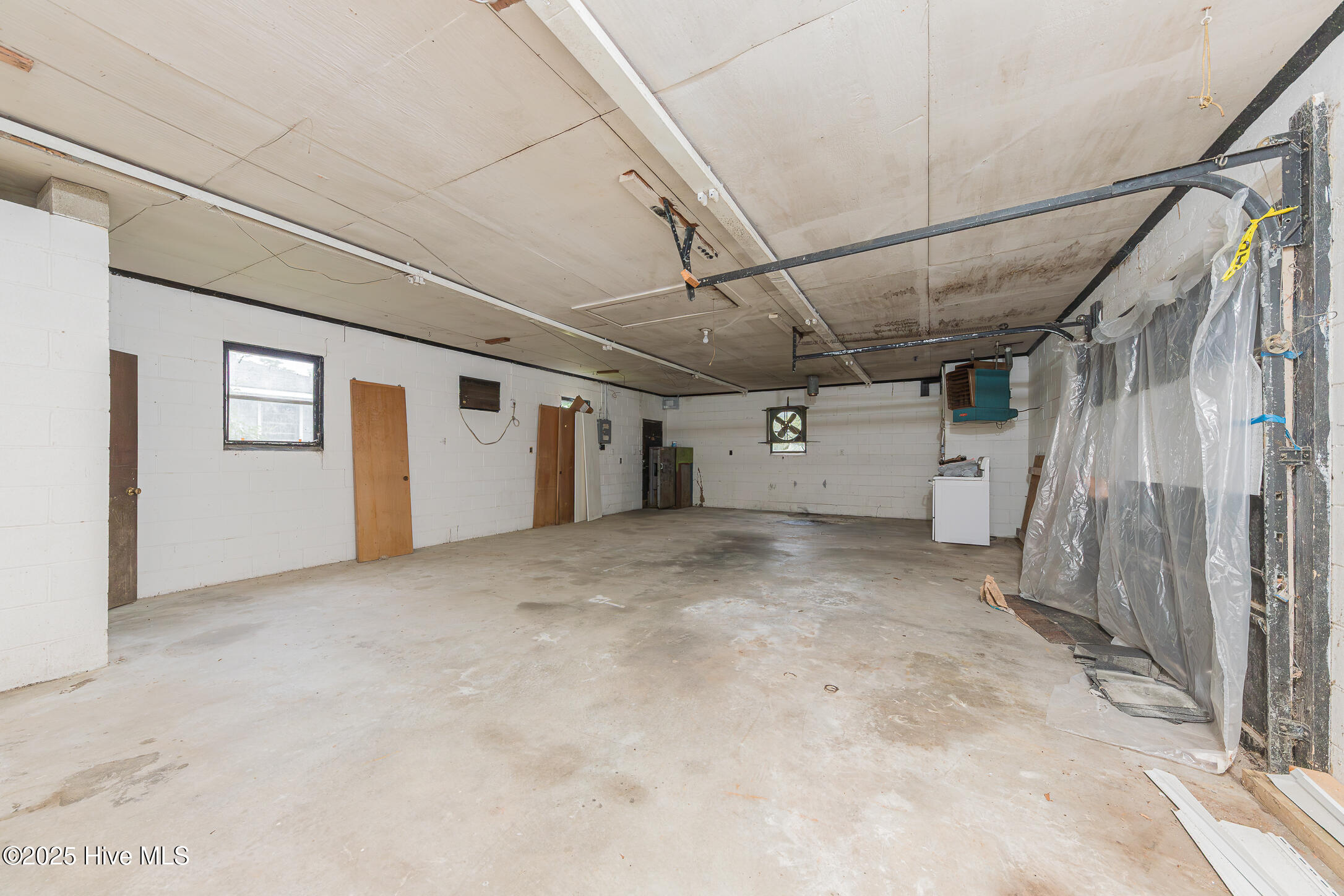 100523491 | Photo 40