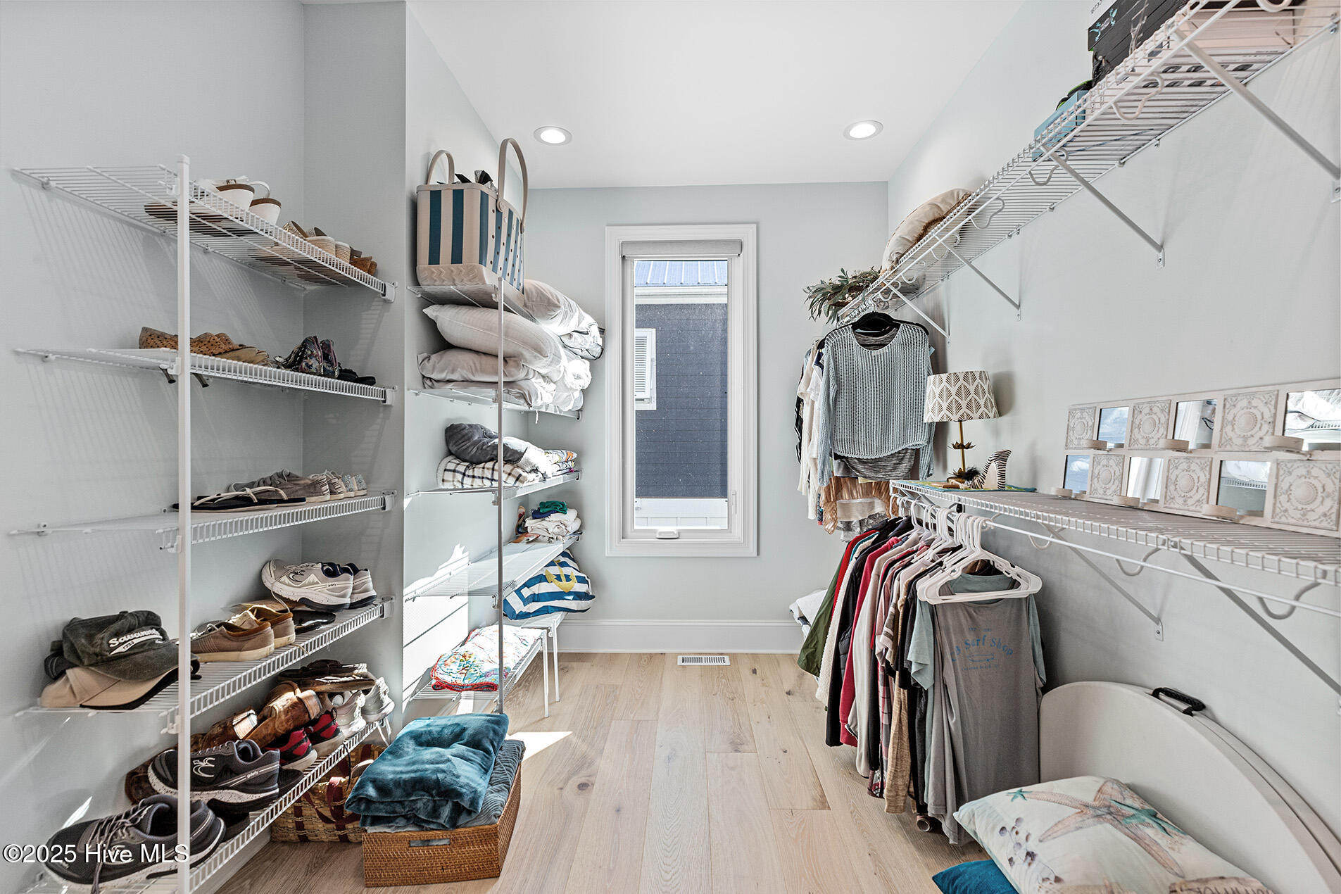 100540813 | Photo 32