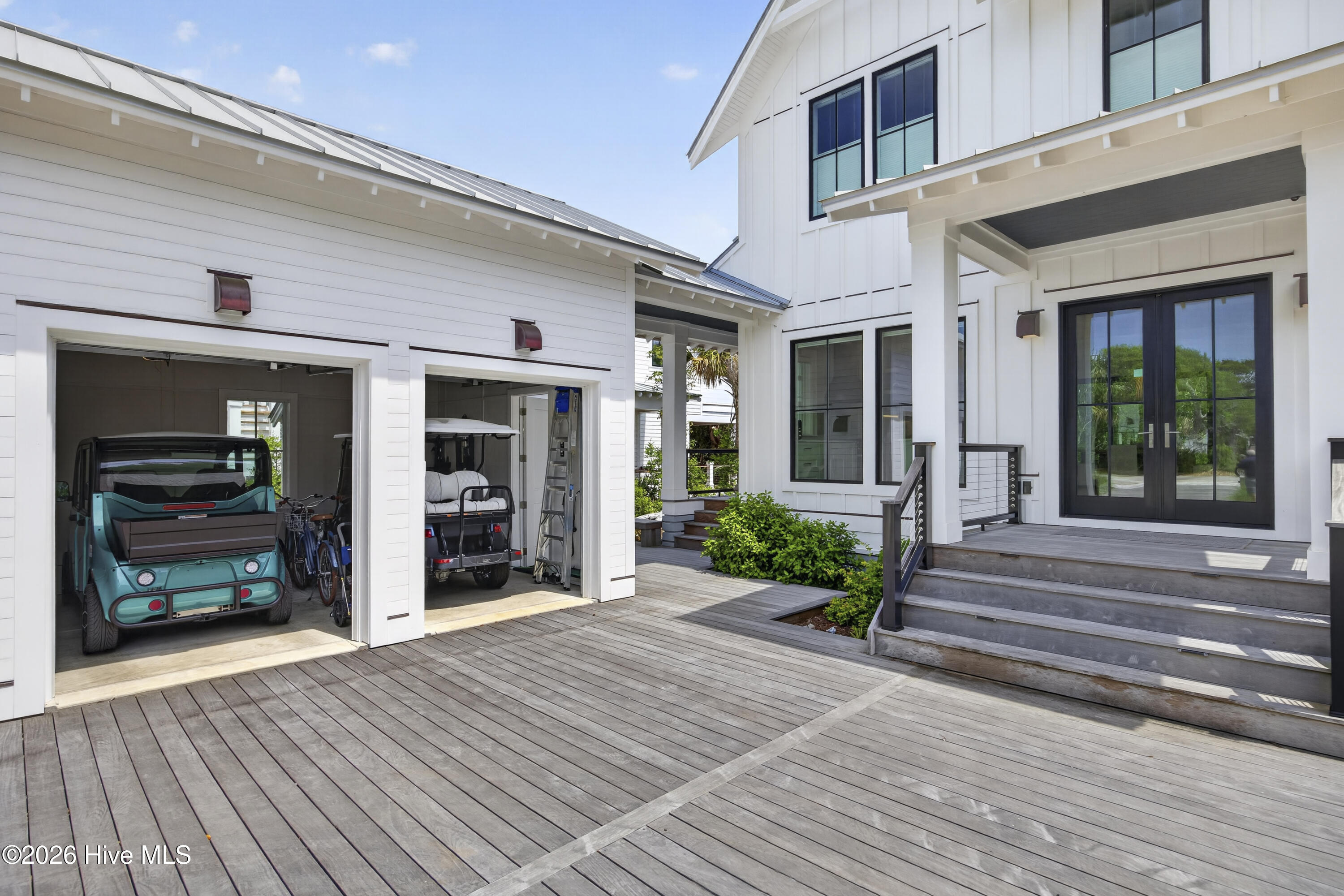 100566186 | Photo 76