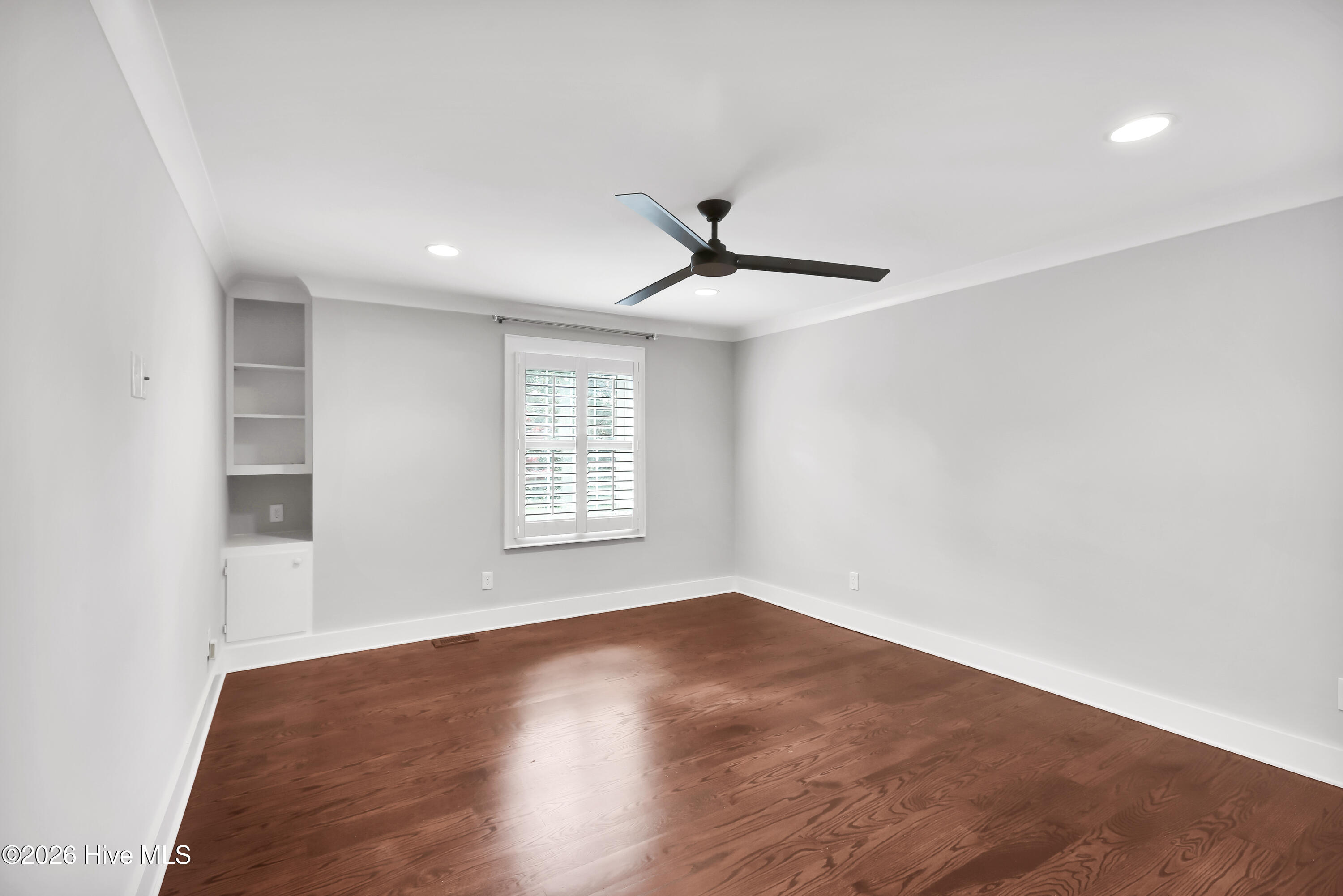 100565189 | Photo 22