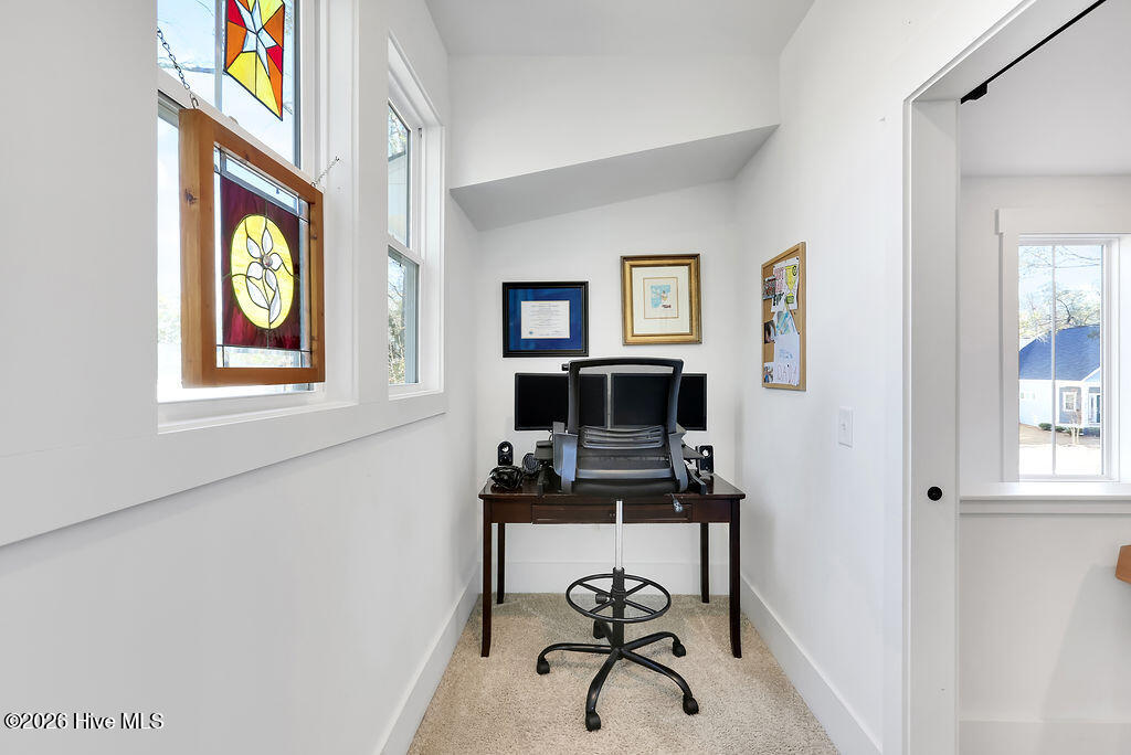 100549849 | Photo 37