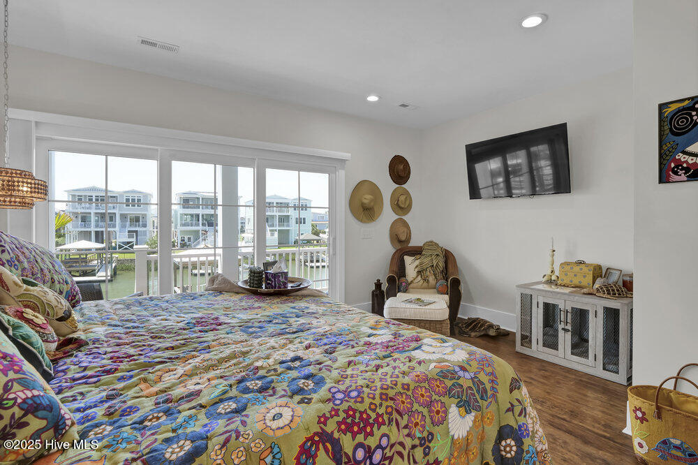 100509330 | Photo 32