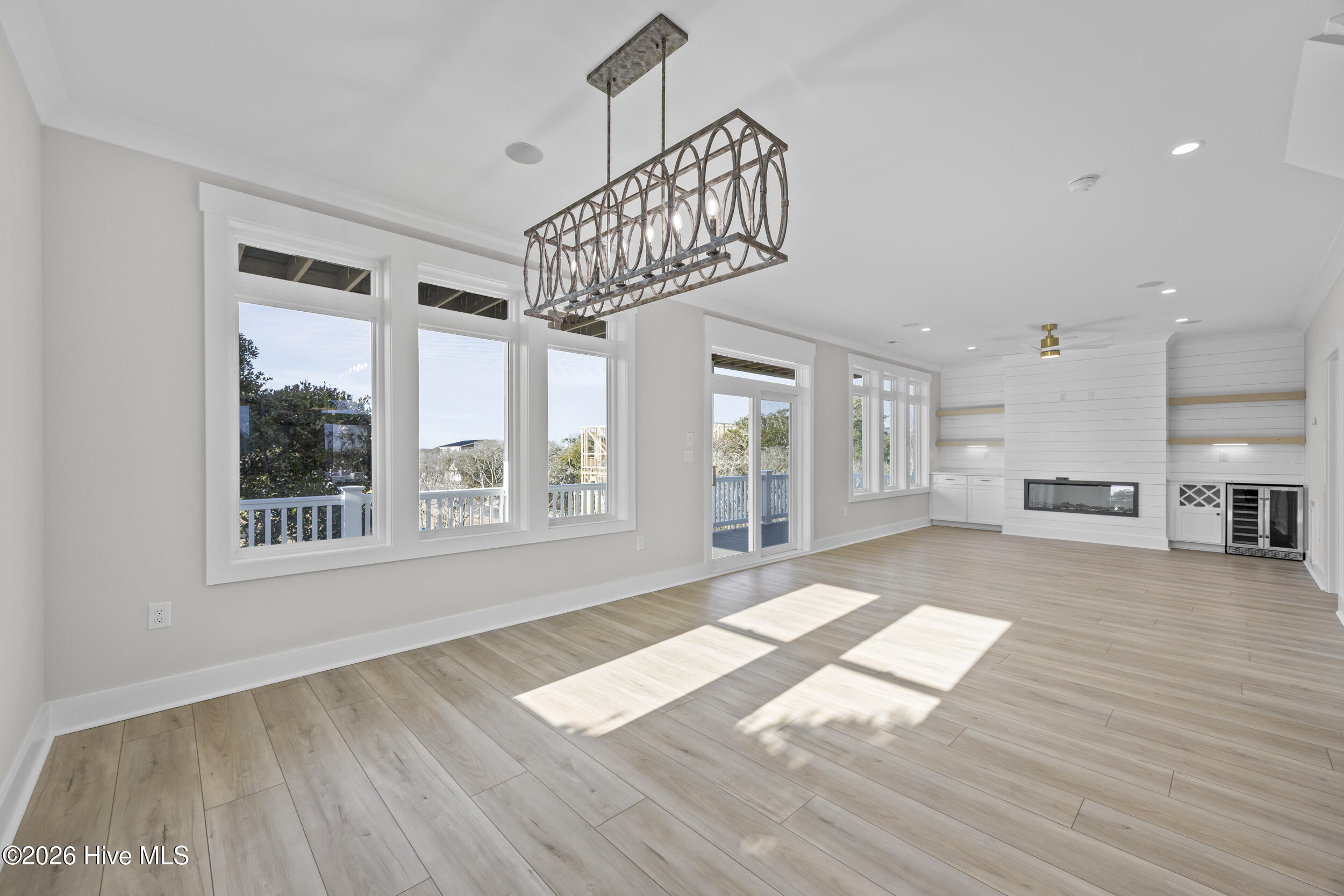 100543064 | Photo 42