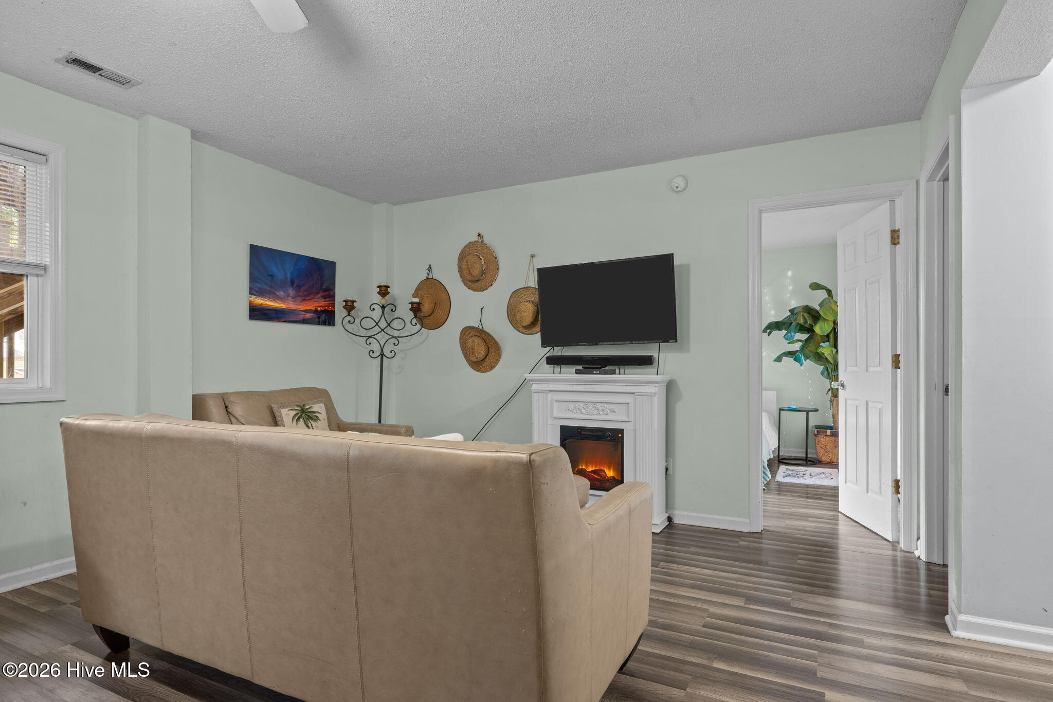 100545721 | Photo 23