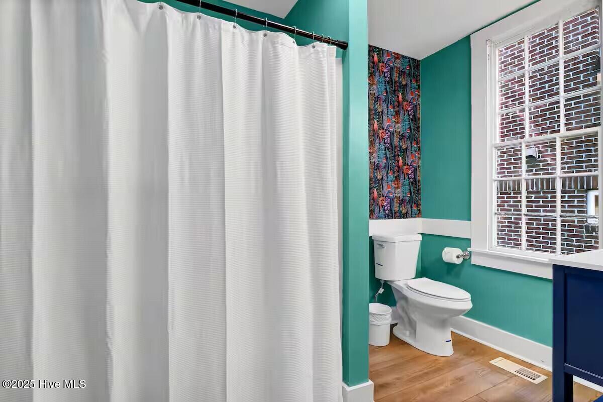 100542130 | Photo 19