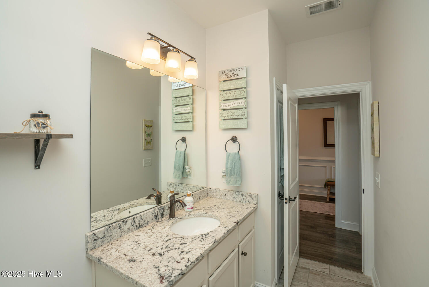 100547229 | Photo 41