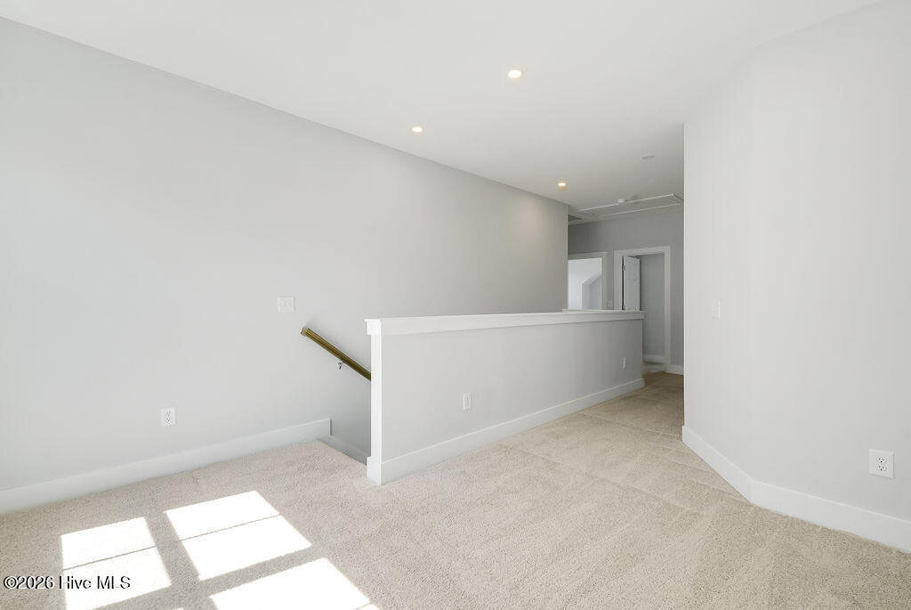 100558374 | Photo 39