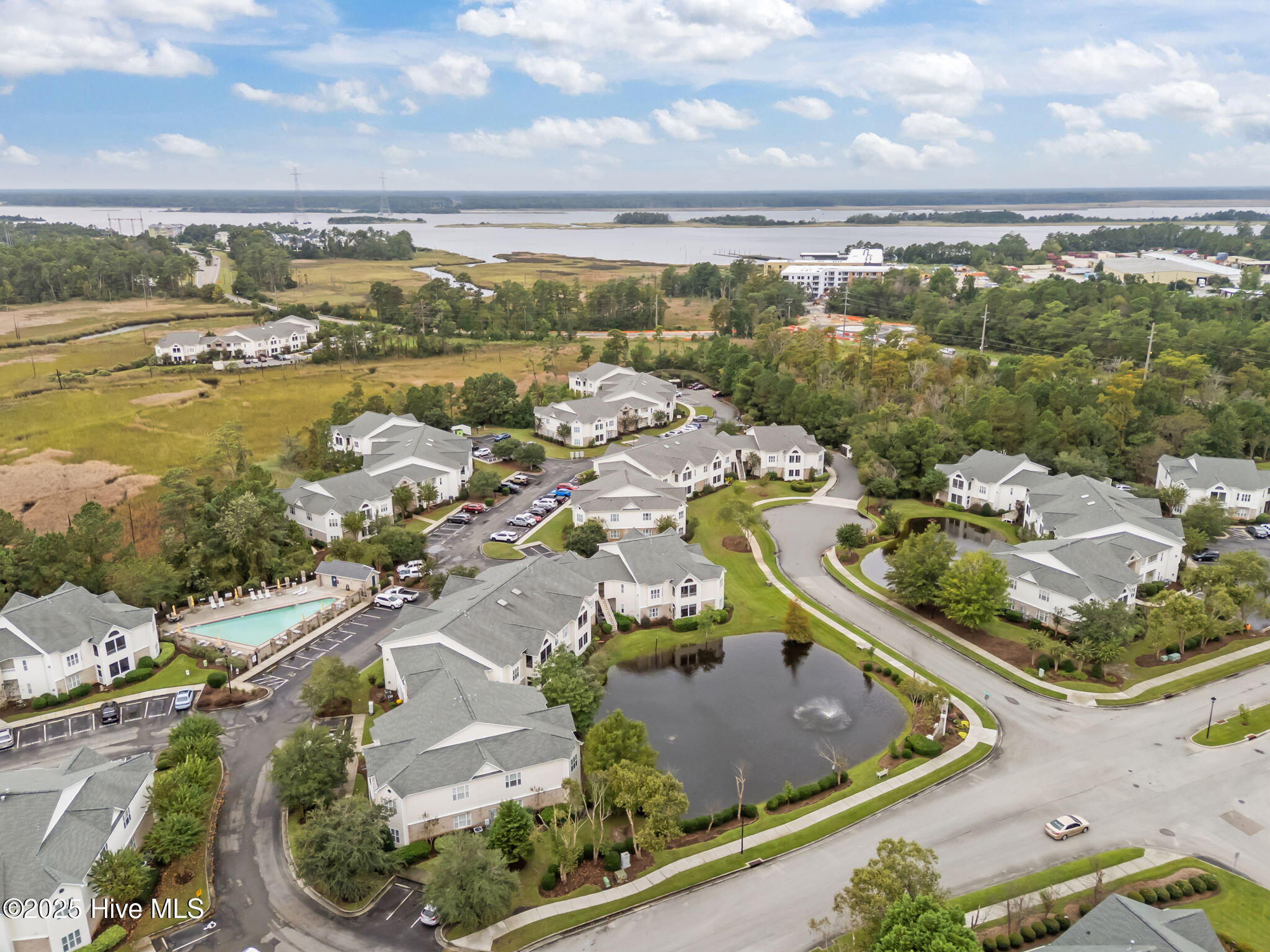 100532353 | Photo 47