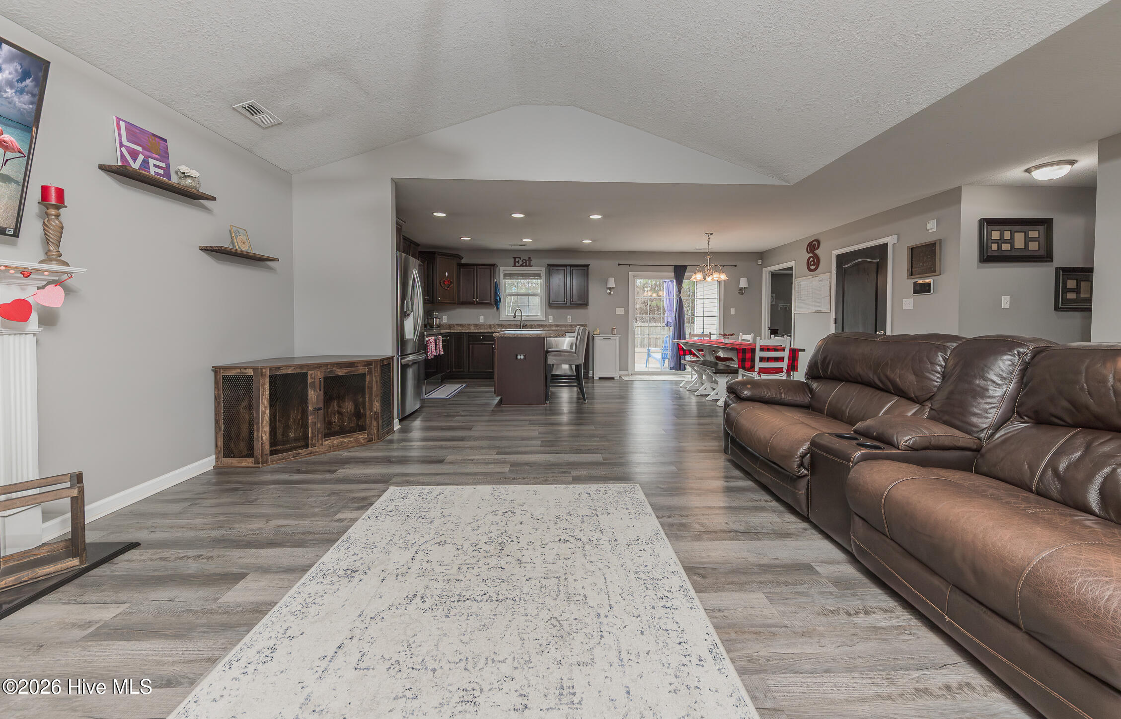 100550736 | Photo 11