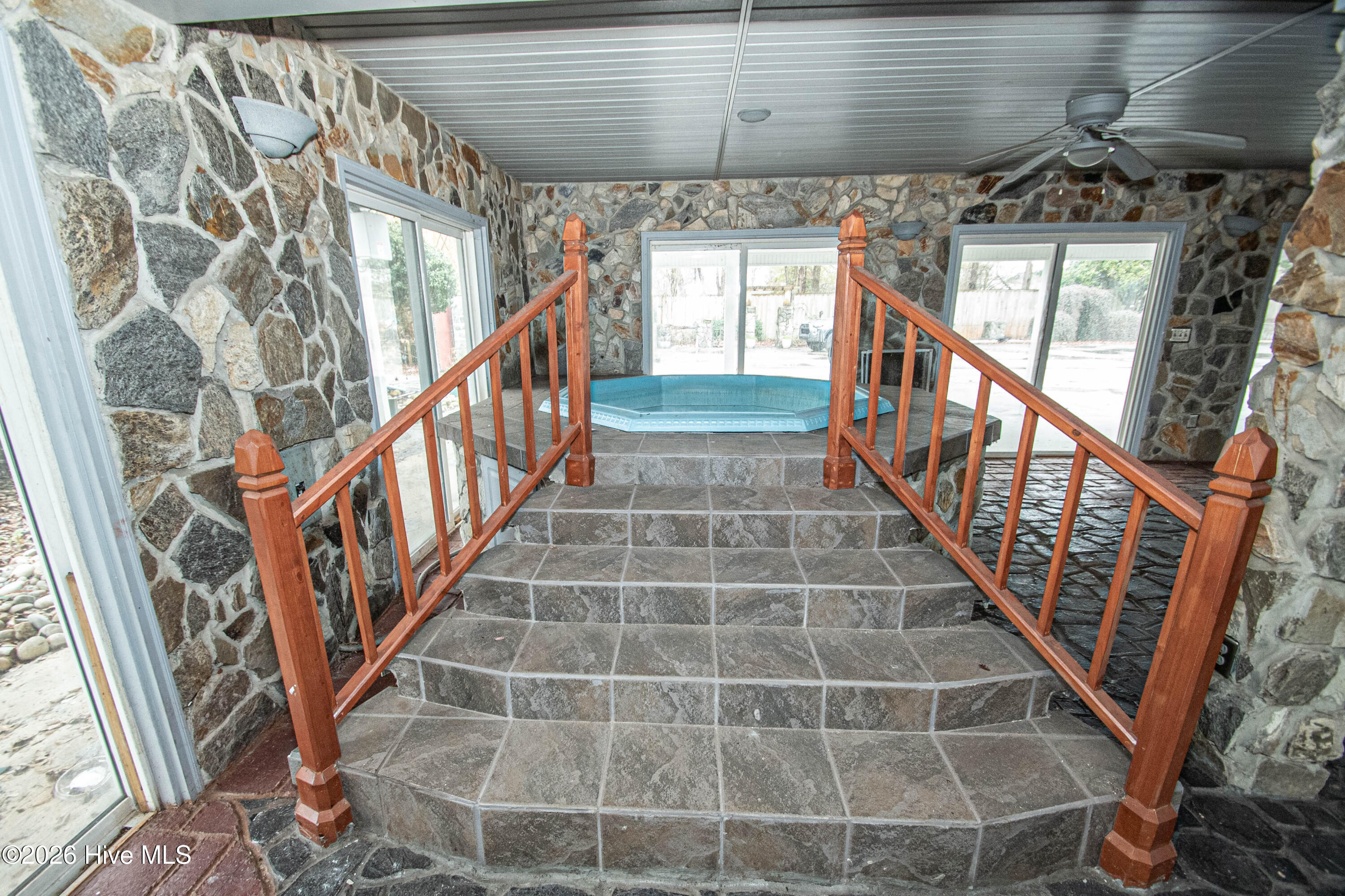 100554642 | Photo 78