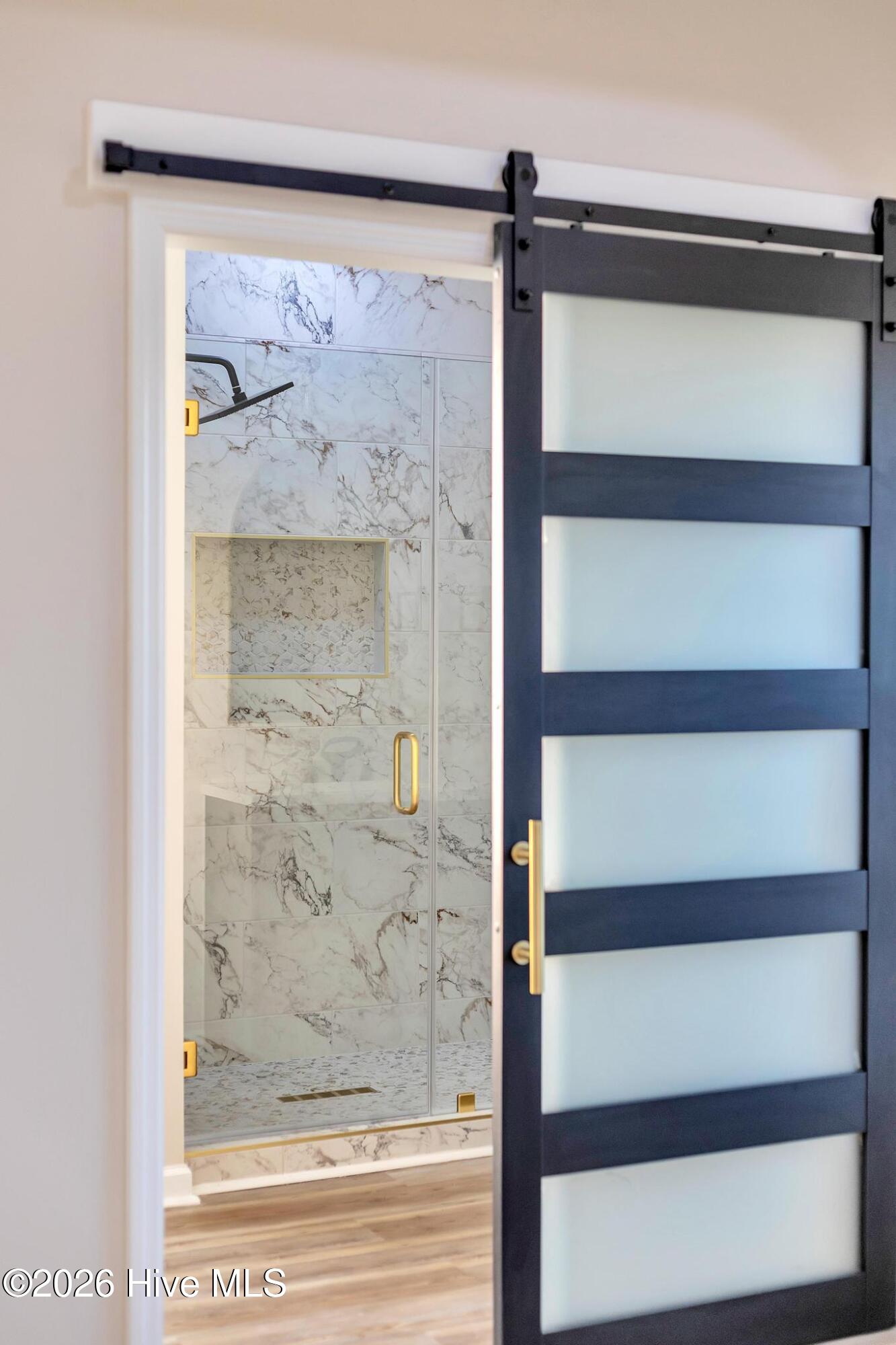 100552595 | Photo 39