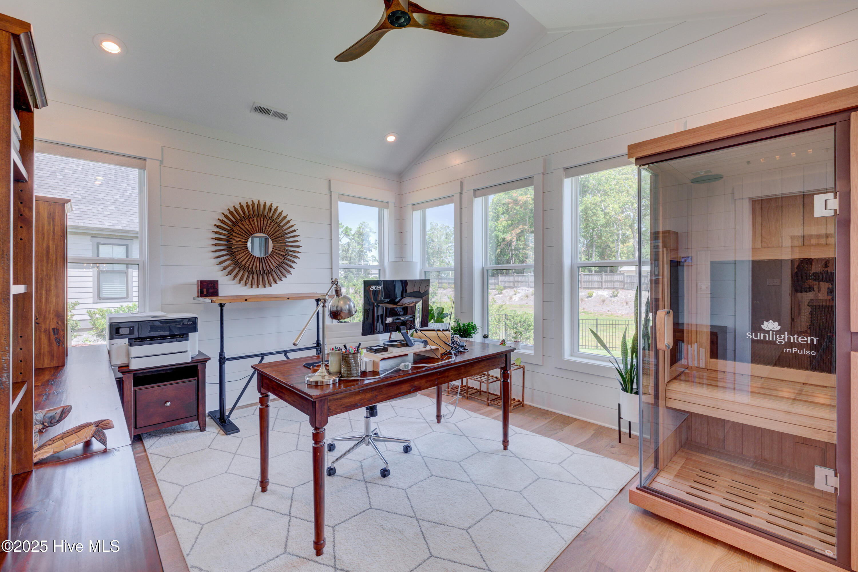 100531036 | Photo 33