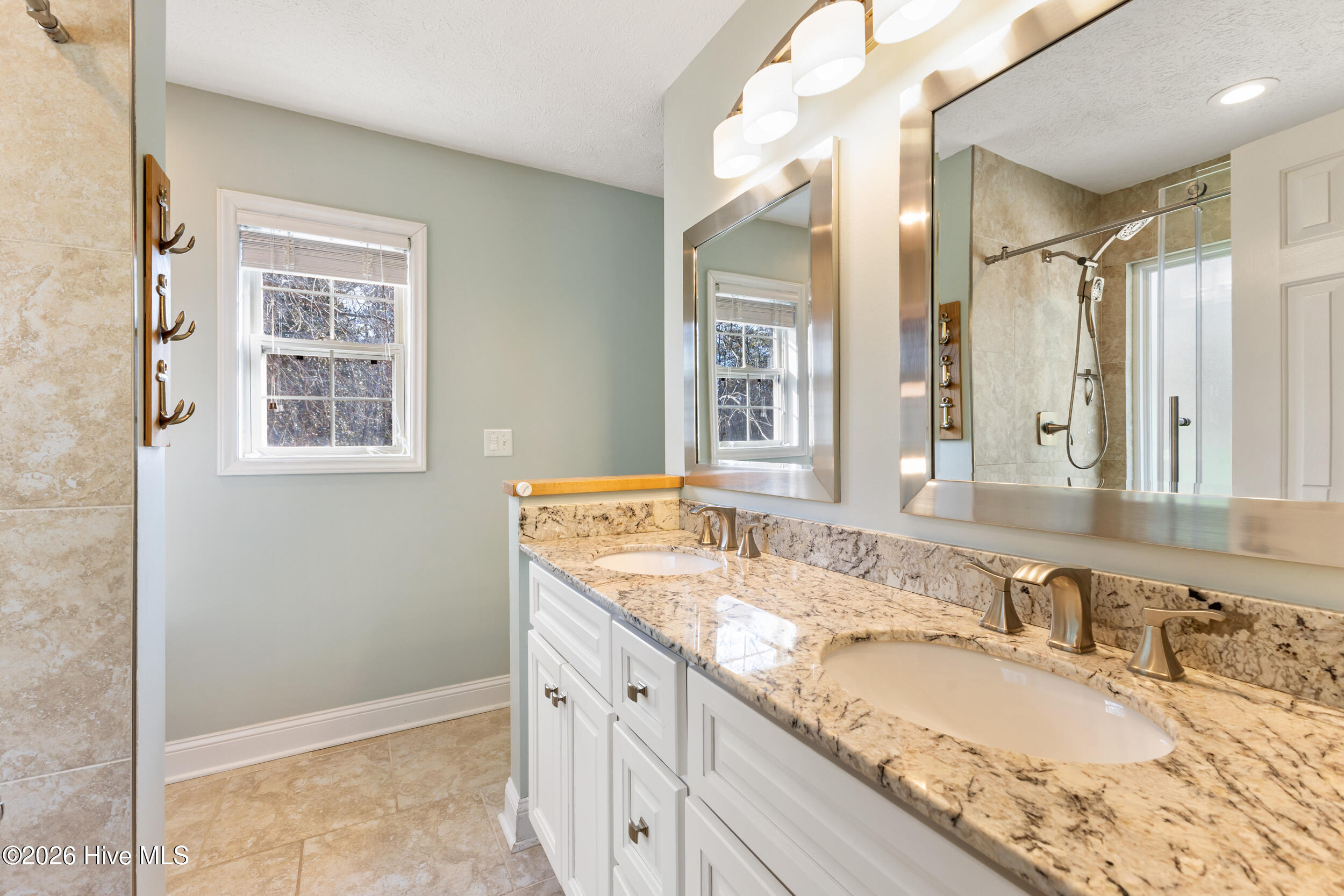 100553711 | Photo 20