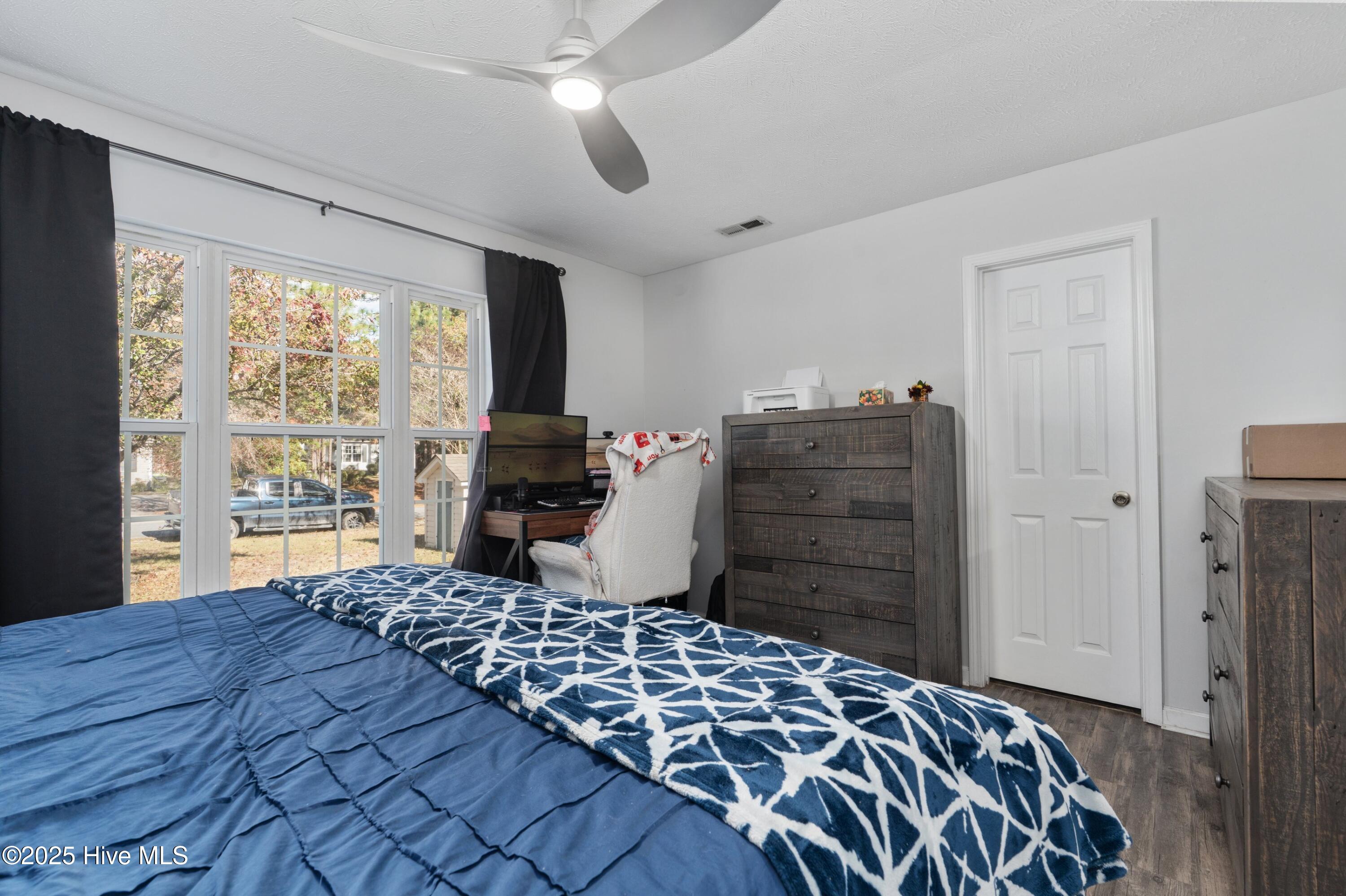 100542300 | Photo 15