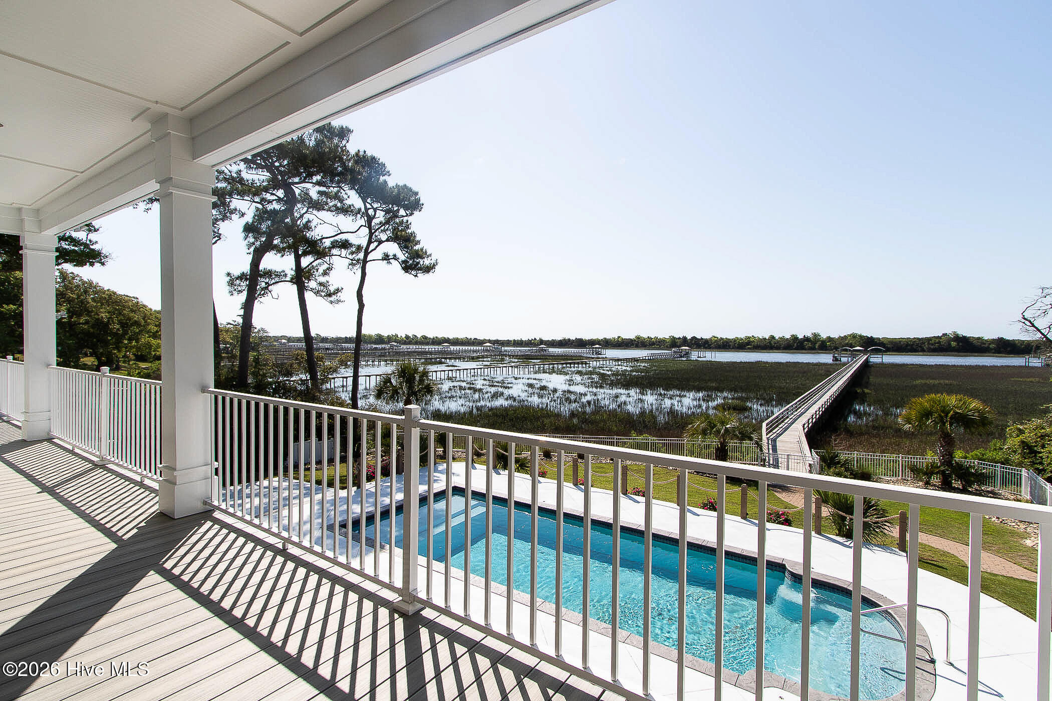 100568588 | Photo 72