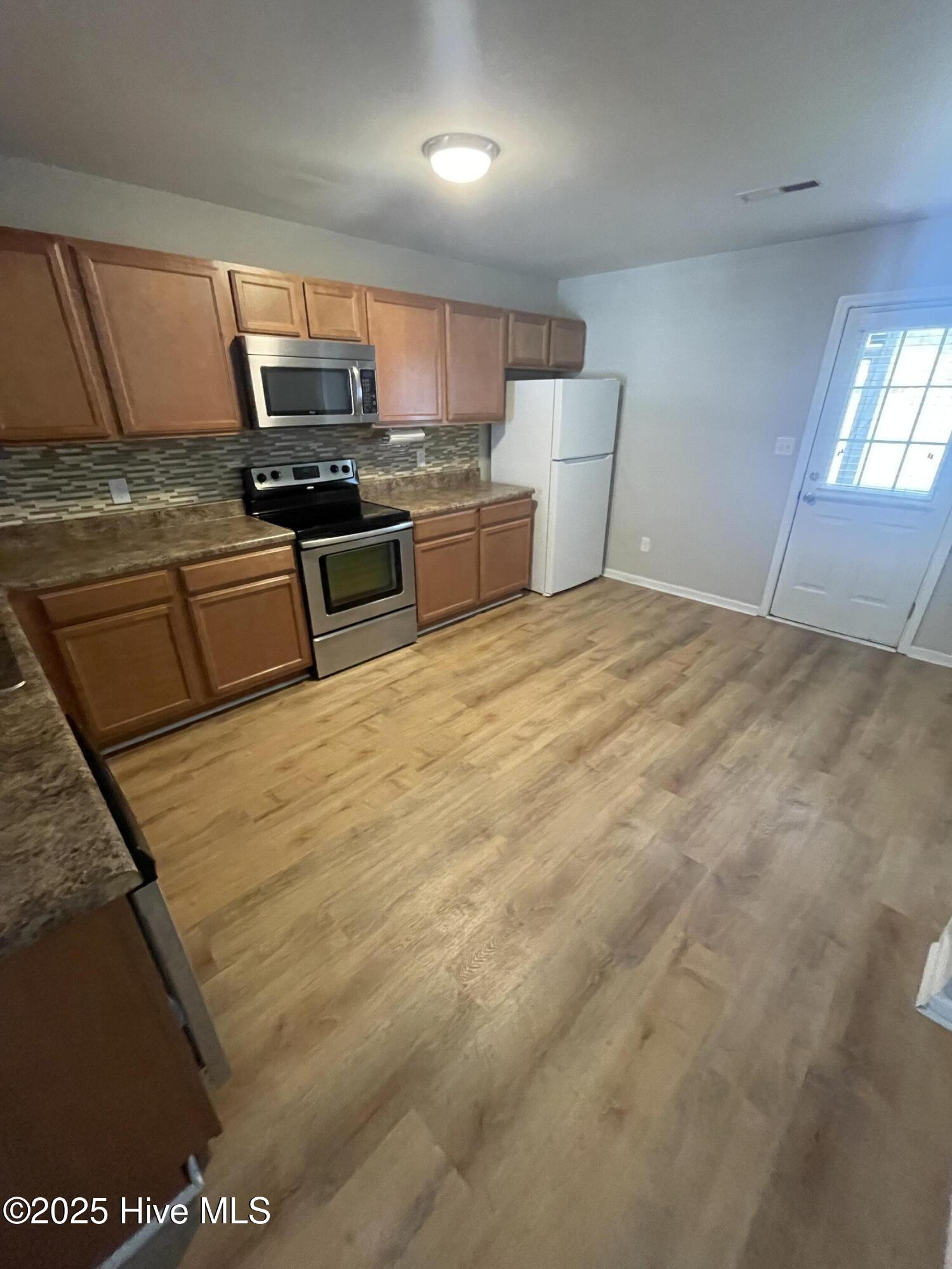 100552818 | Photo 13