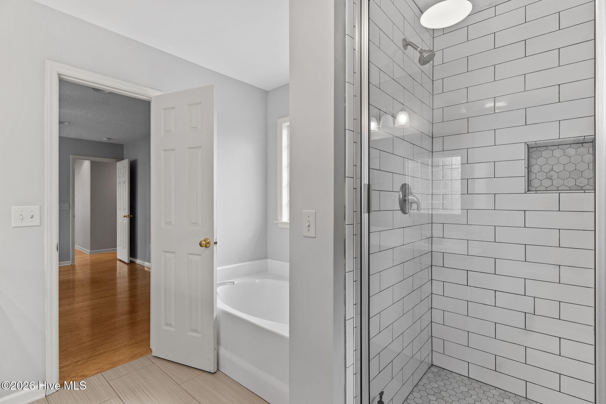 100569339 | Photo 29