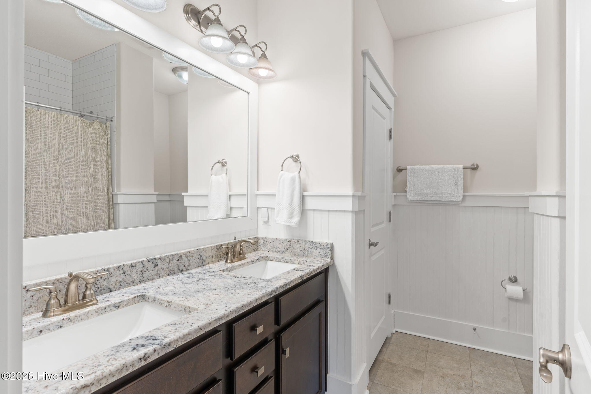 100555251 | Photo 36