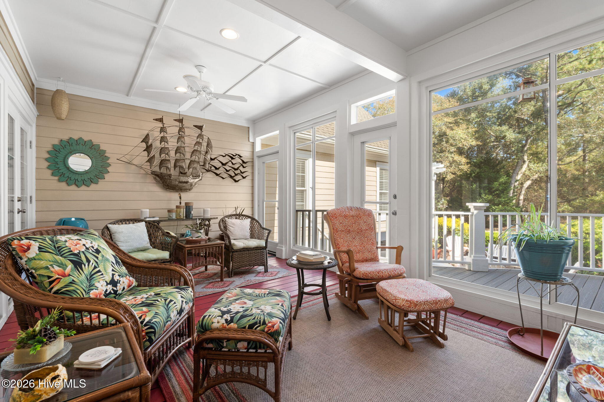 100563336 | Photo 45